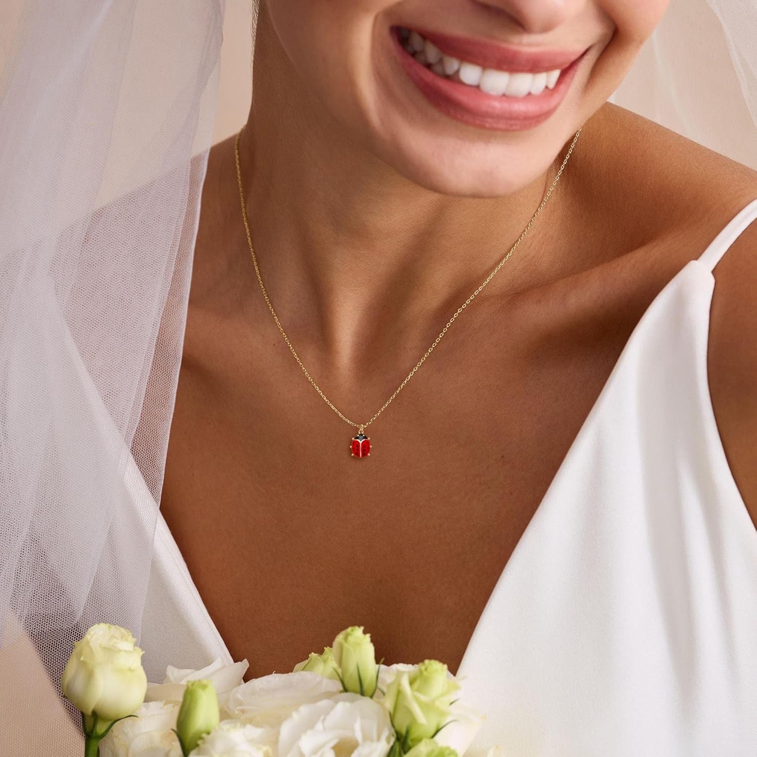 European and American cross-border small animal stone necklace, charming, cute, fashionable and versatile, with a sense of design, colorful and small collarbone chain Application Scenario