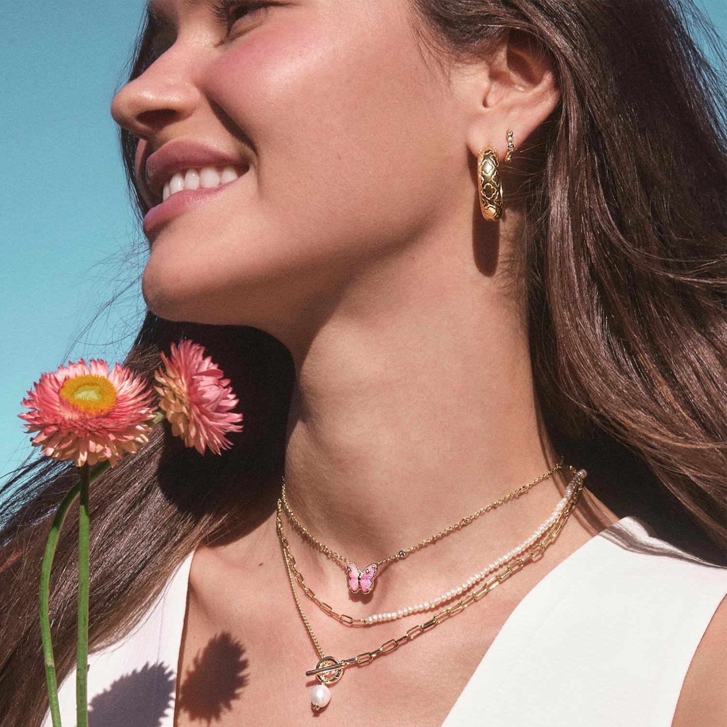 A new luxury collarbone chain accessory for summer, featuring a gentle and ethereal beauty with a cross-border hollowed-out butterfly design on Instagram Application Scenario