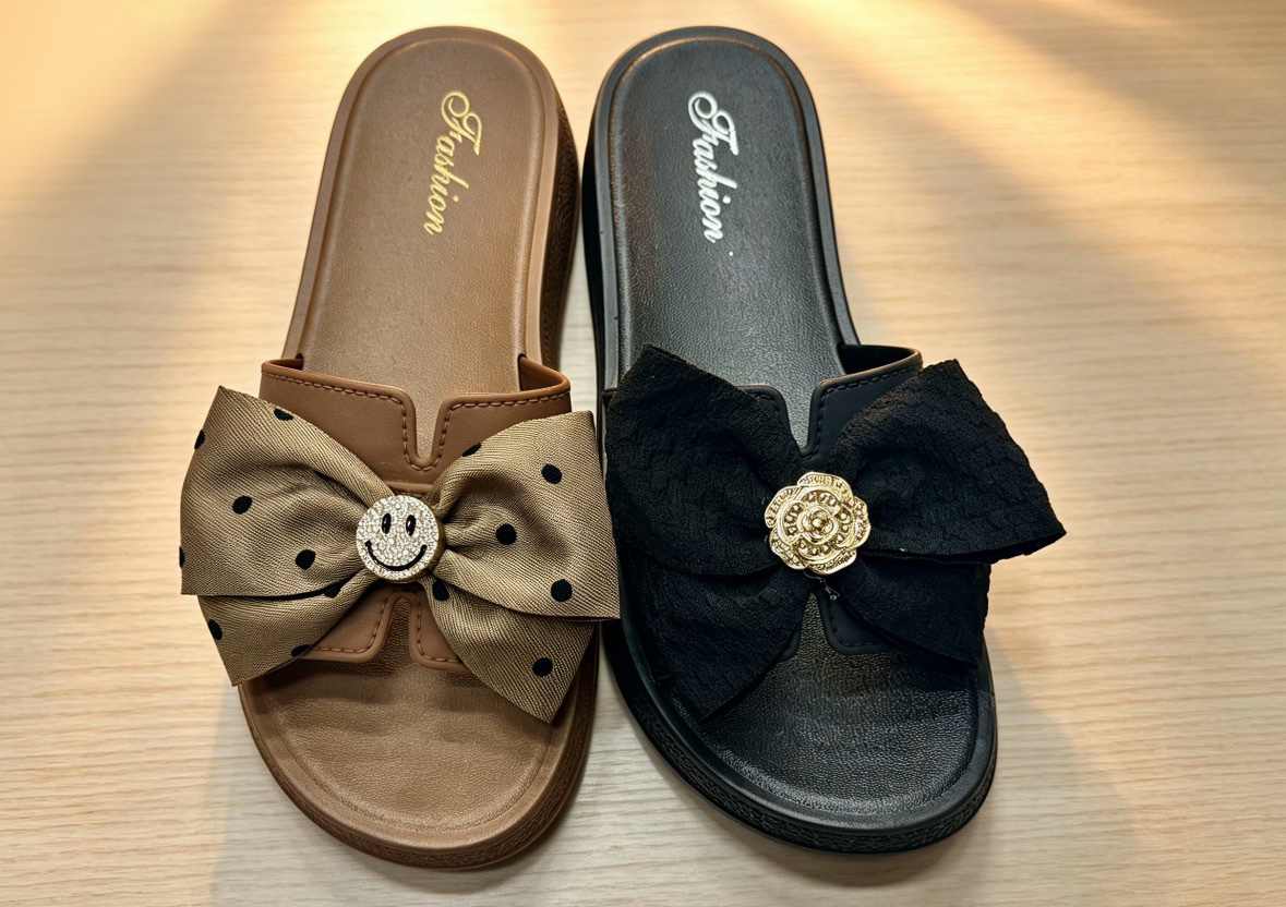 Fashionable summer women's flat, anti-slip, soft-soled home casual slippers detail image 1