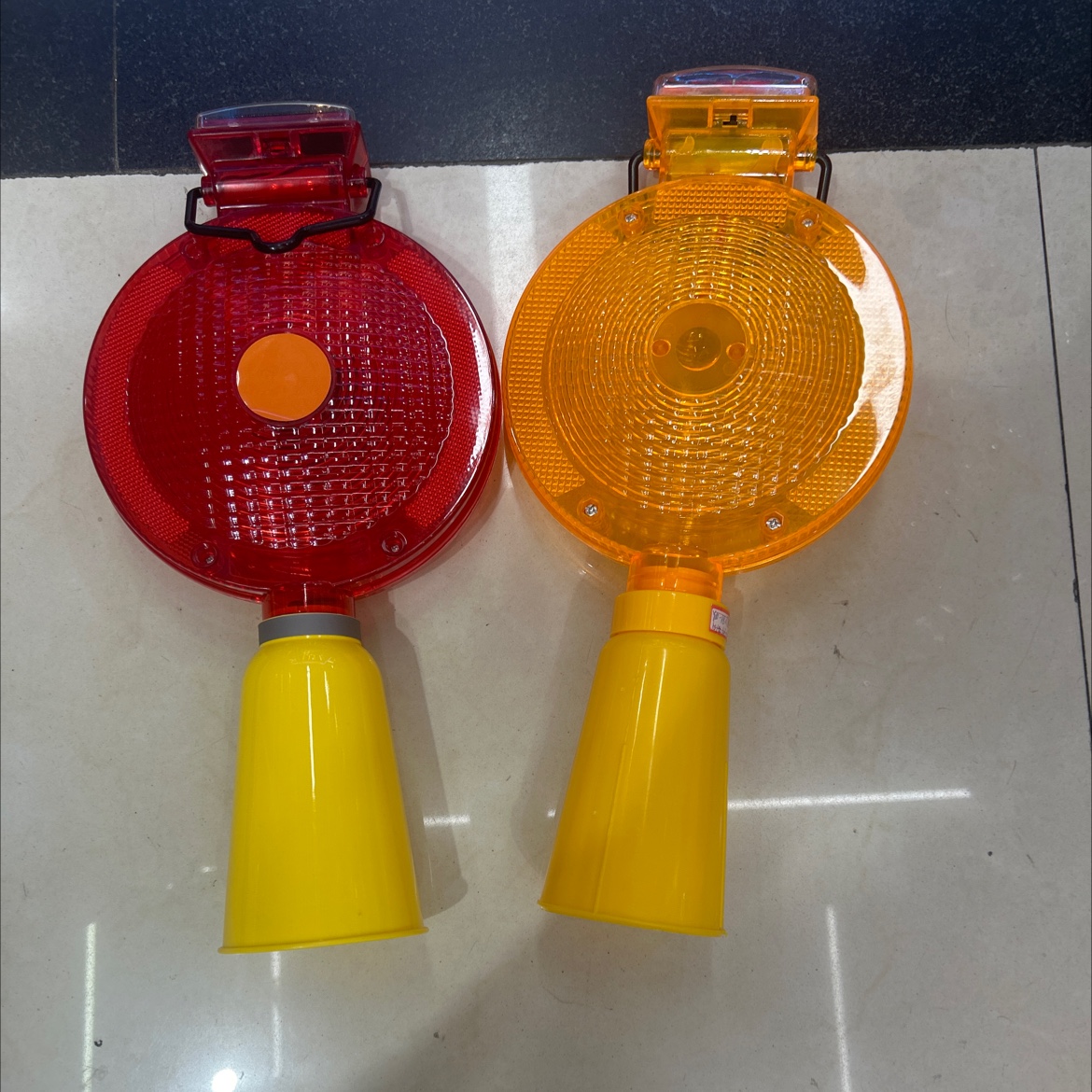 Traffic warning light detail image 2