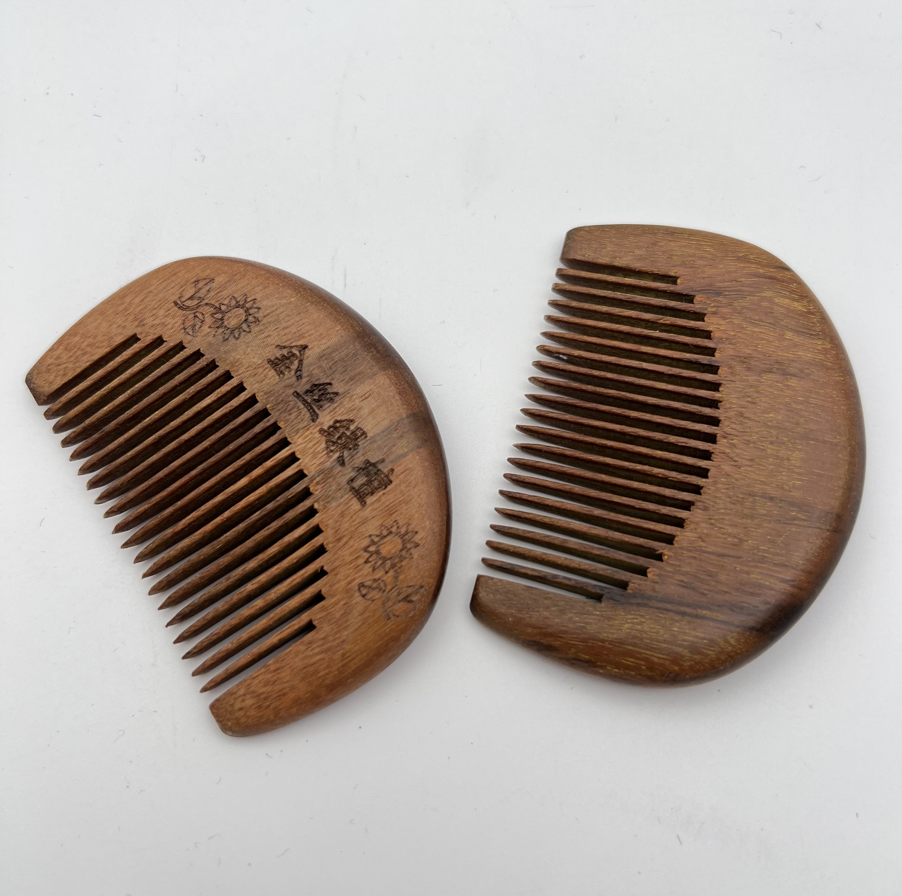 Natural material wooden comb, golden thread sandalwood massage comb, smooth hair without damaging hair, home ancient-style hair combing tool detail image 1