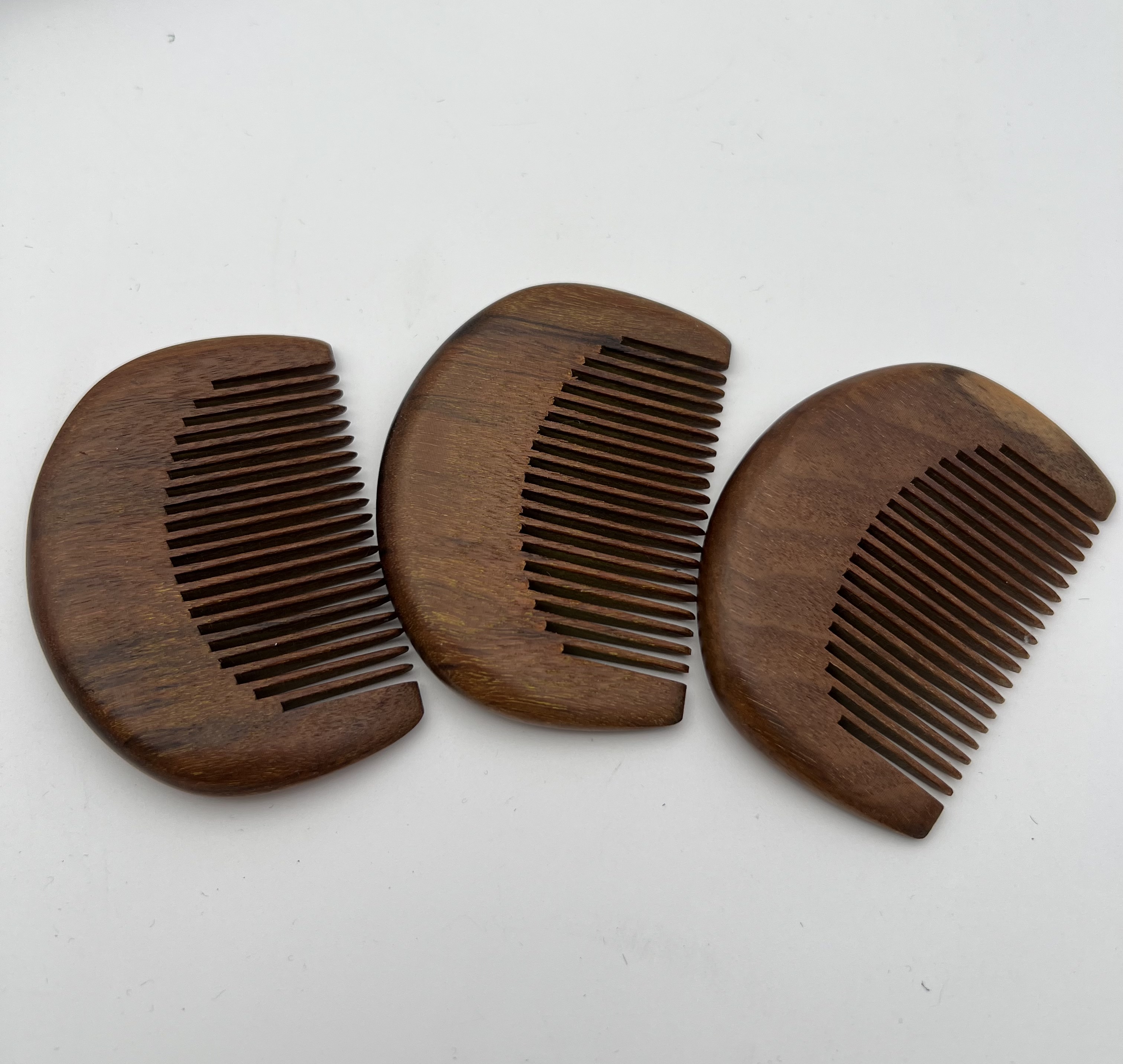 Natural material wooden comb, golden thread sandalwood massage comb, smooth hair without damaging hair, home ancient-style hair combing tool detail image 2