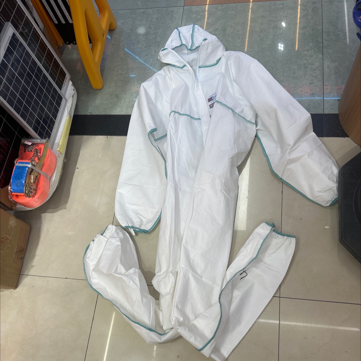 Protective clothing, medical protective clothing
