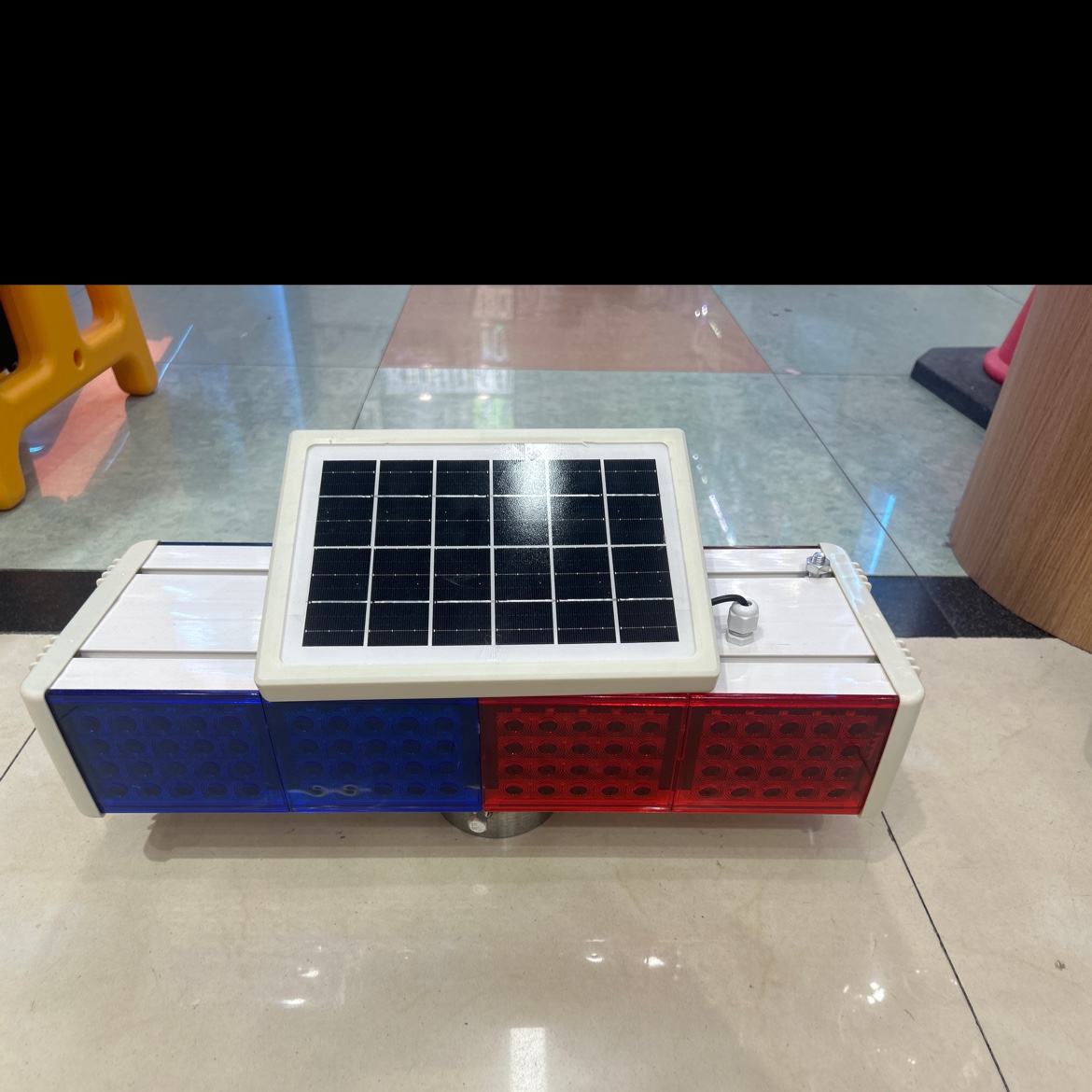 太阳能交通警示灯