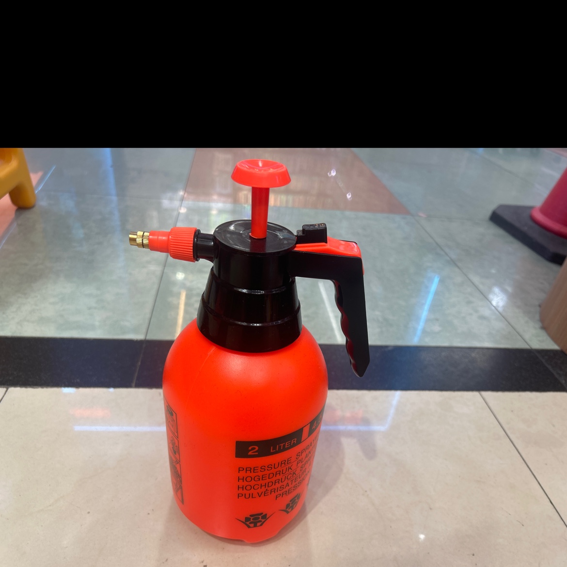 Garden spray bottle
