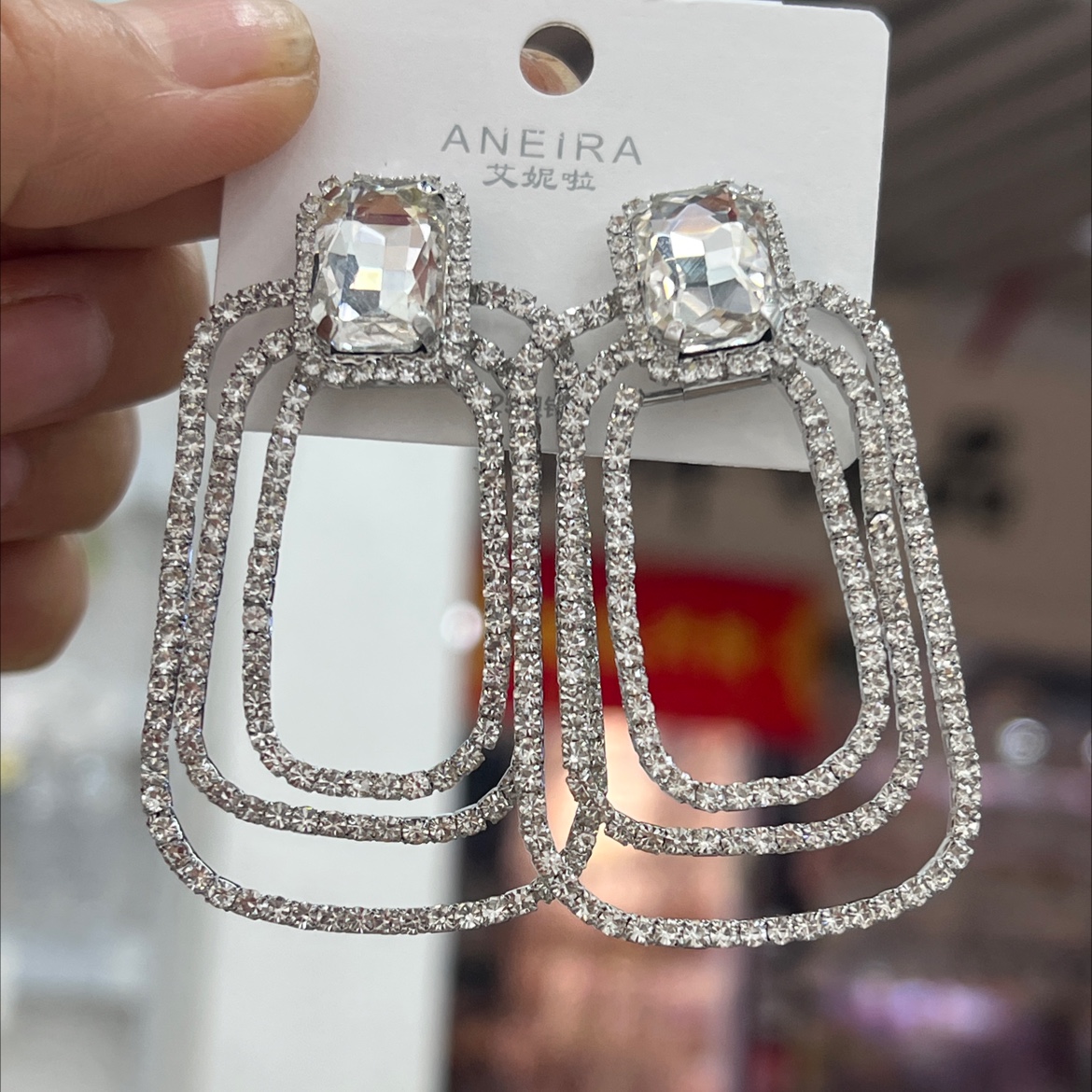 Earneedle-style earrings prevent allergies Application Scenario