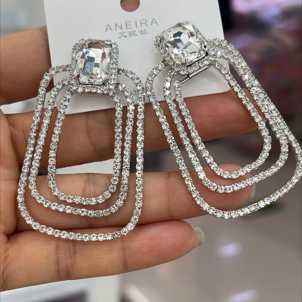 Earneedle-style earrings prevent allergies Item Picture