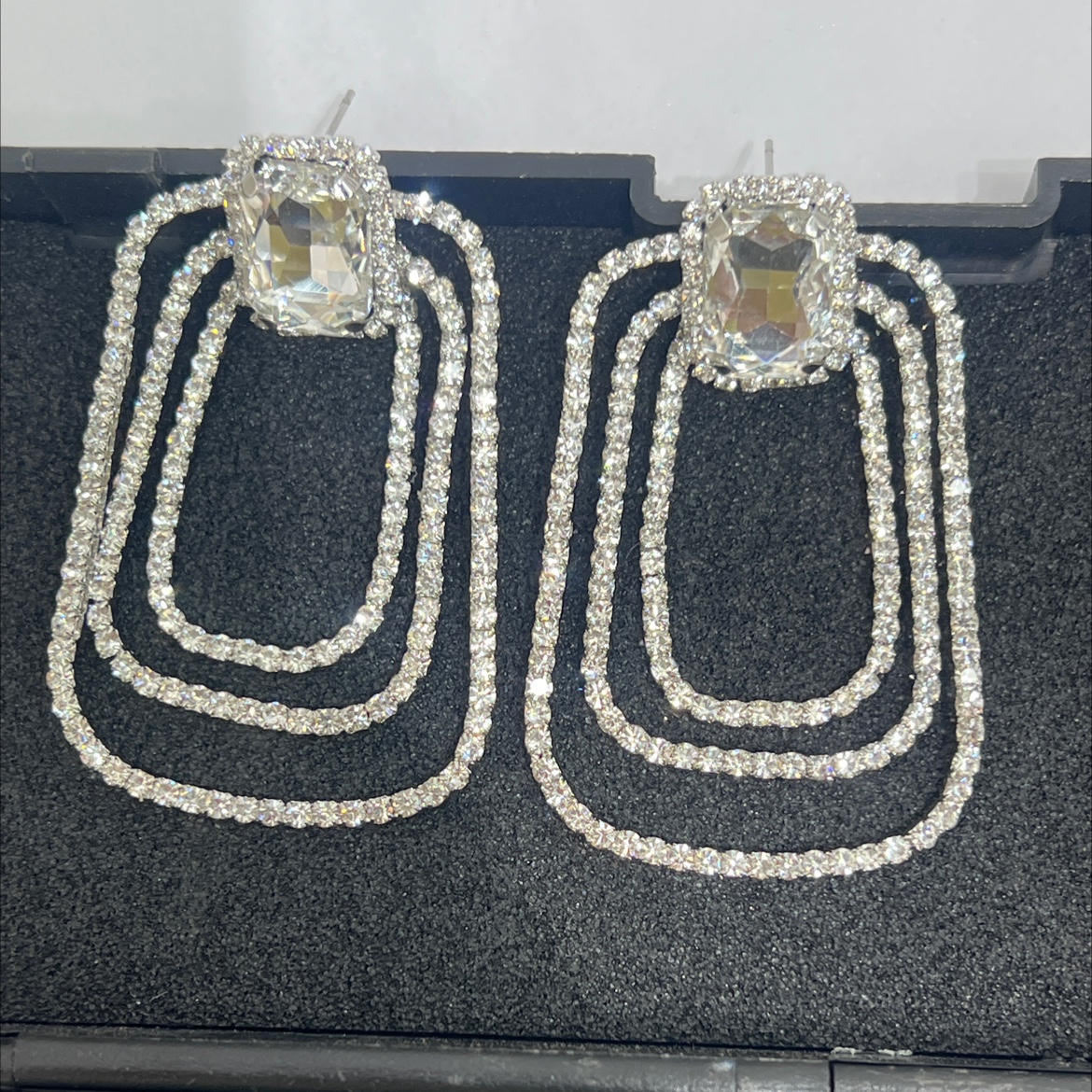Earneedle-style earrings prevent allergies Specification image