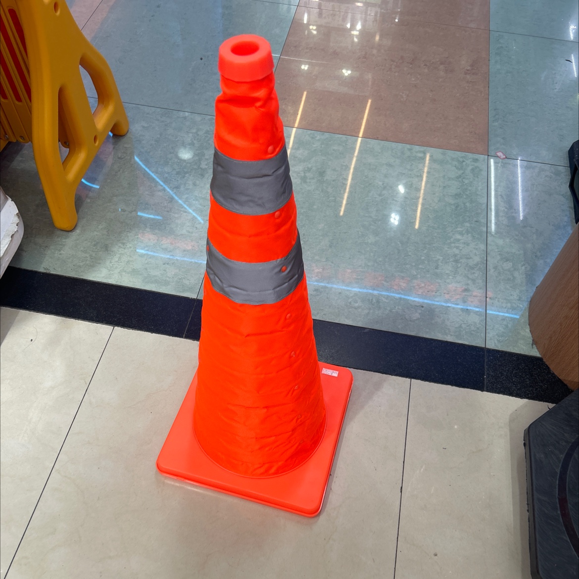Retractable road cone details Picture