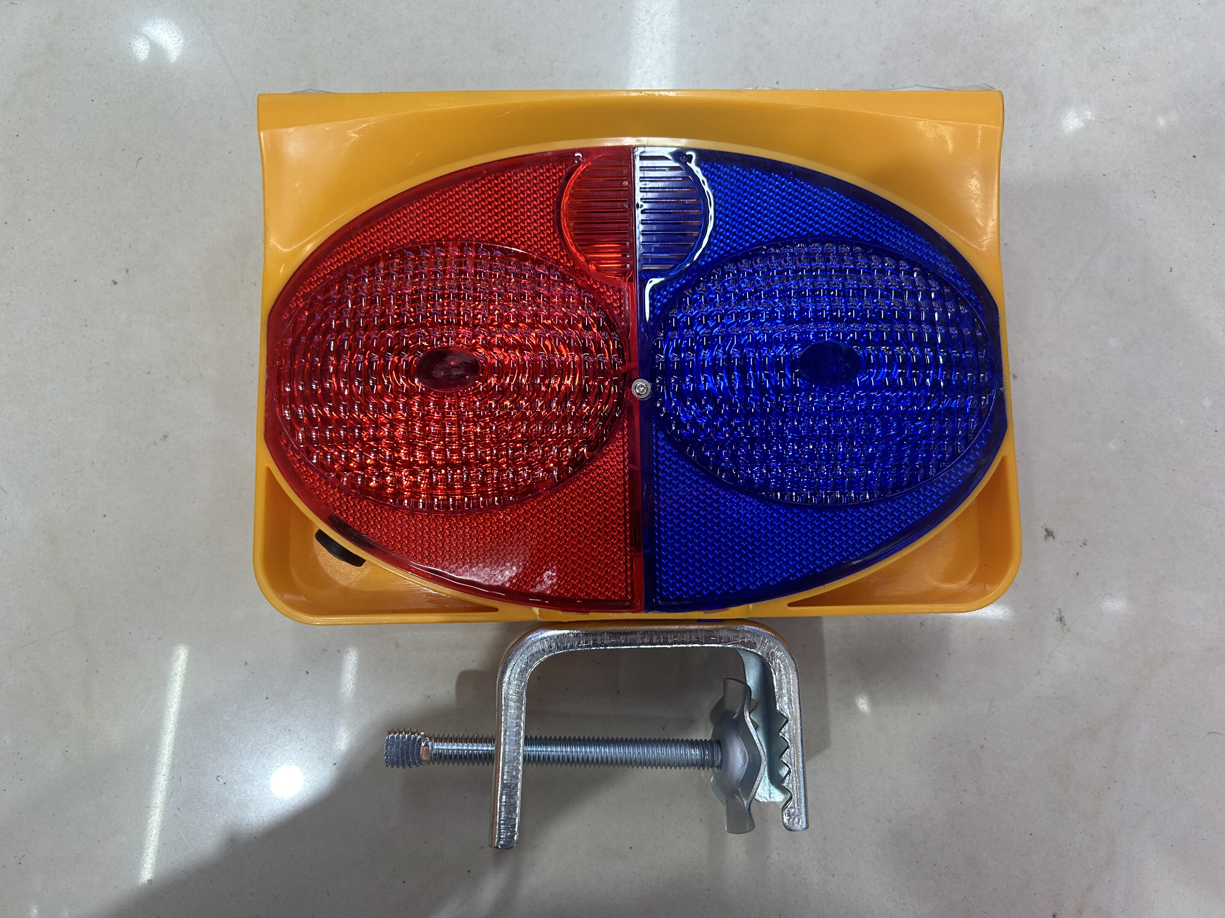 Solar-powered traffic warning light cat's eye