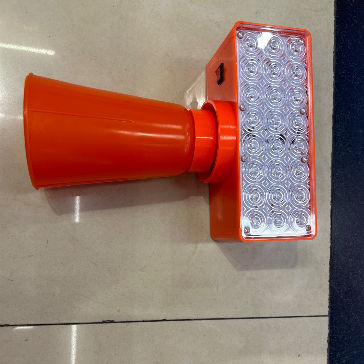 Solar-powered traffic warning light, single-sided lamp beads 019-04
