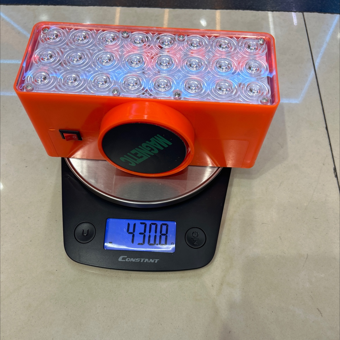 Solar traffic warning light with double-sided lamp beads and magnet 019-03 Application Scenario