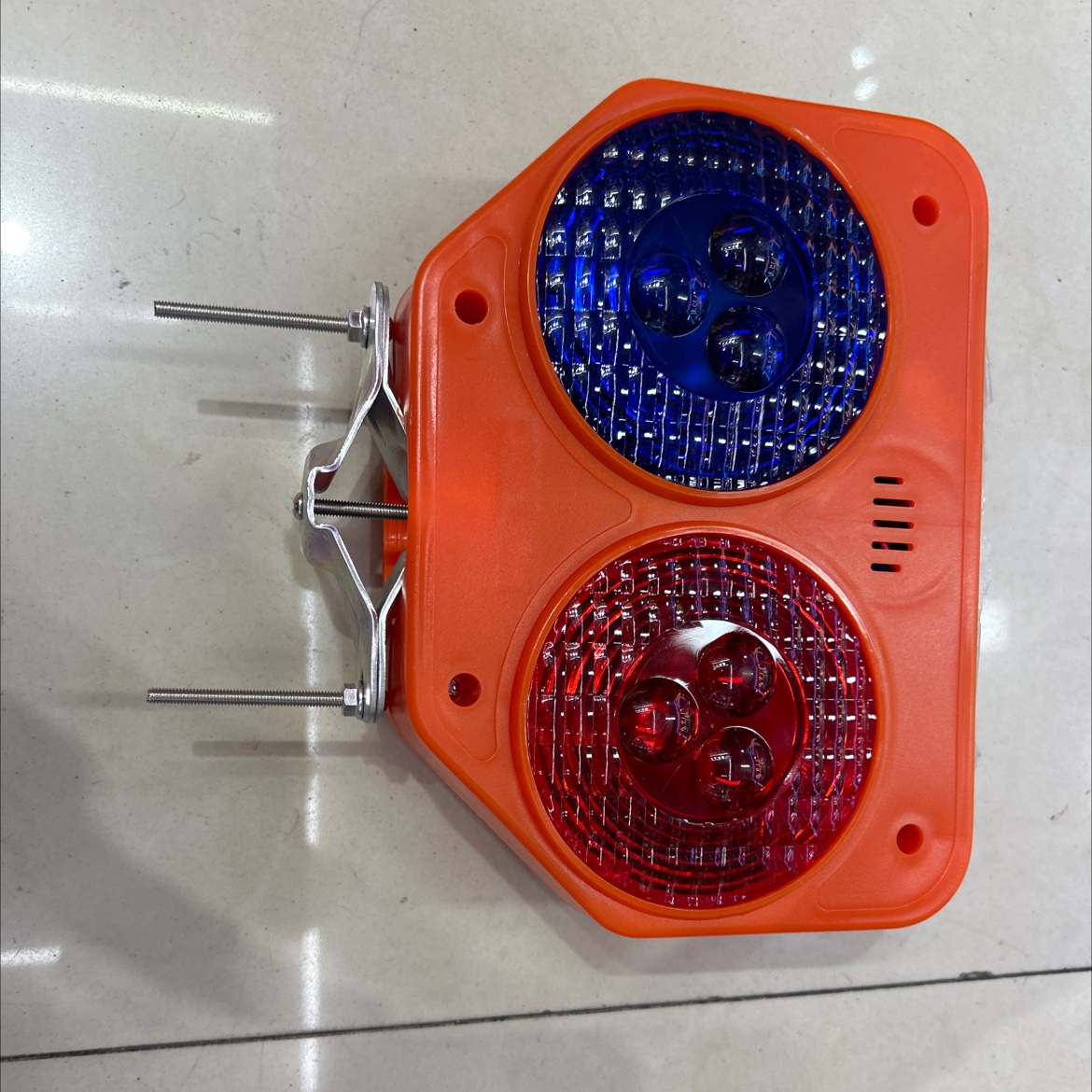 Solar-powered traffic warning light 0194