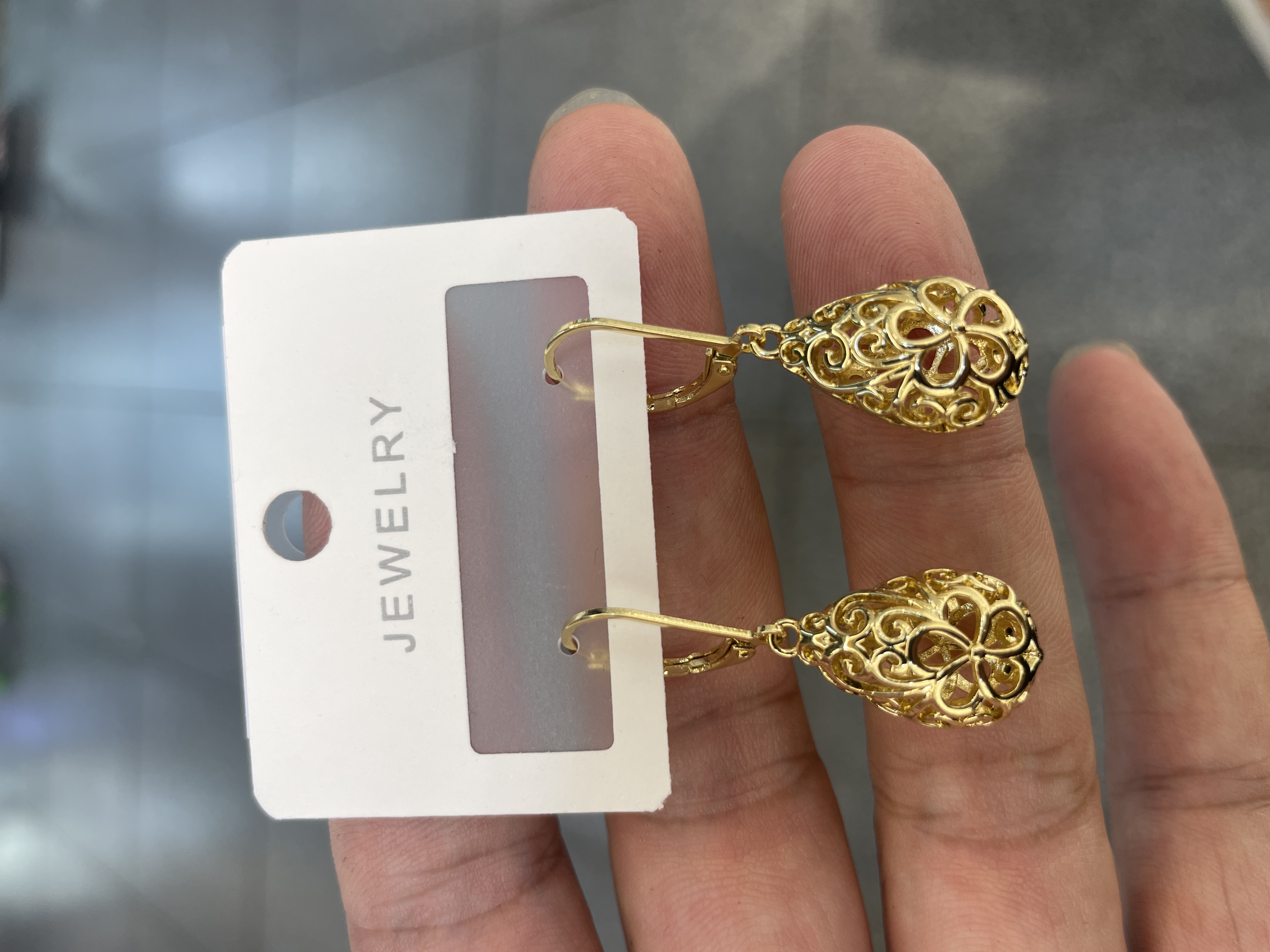 The popular cross-border creative design hollowed-out wraparound teardrop earrings from Europe and America are elegant and stylish earrings for women Item Picture