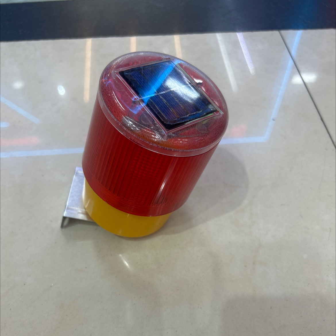 Solar-powered warning light JS06