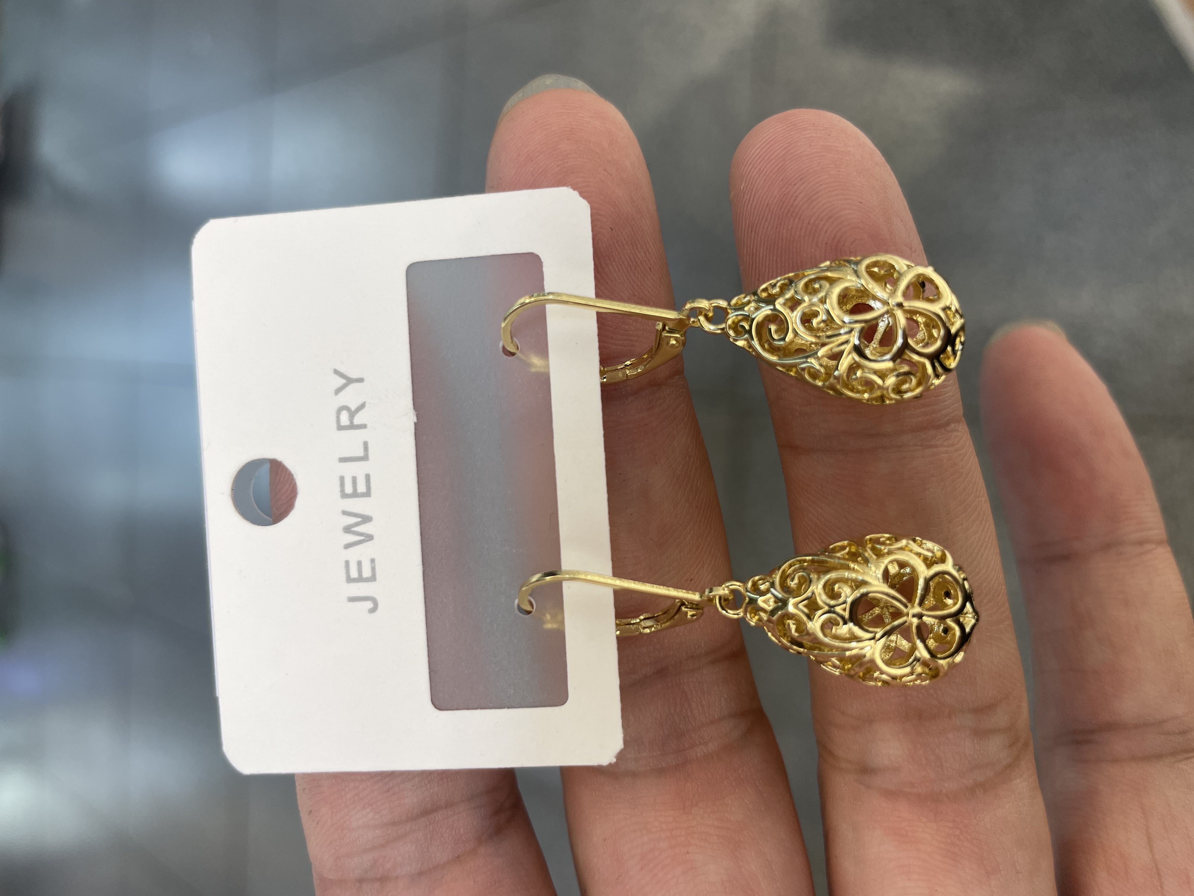 The popular cross-border creative design hollowed-out wraparound teardrop earrings from Europe and America are elegant and stylish earrings for women