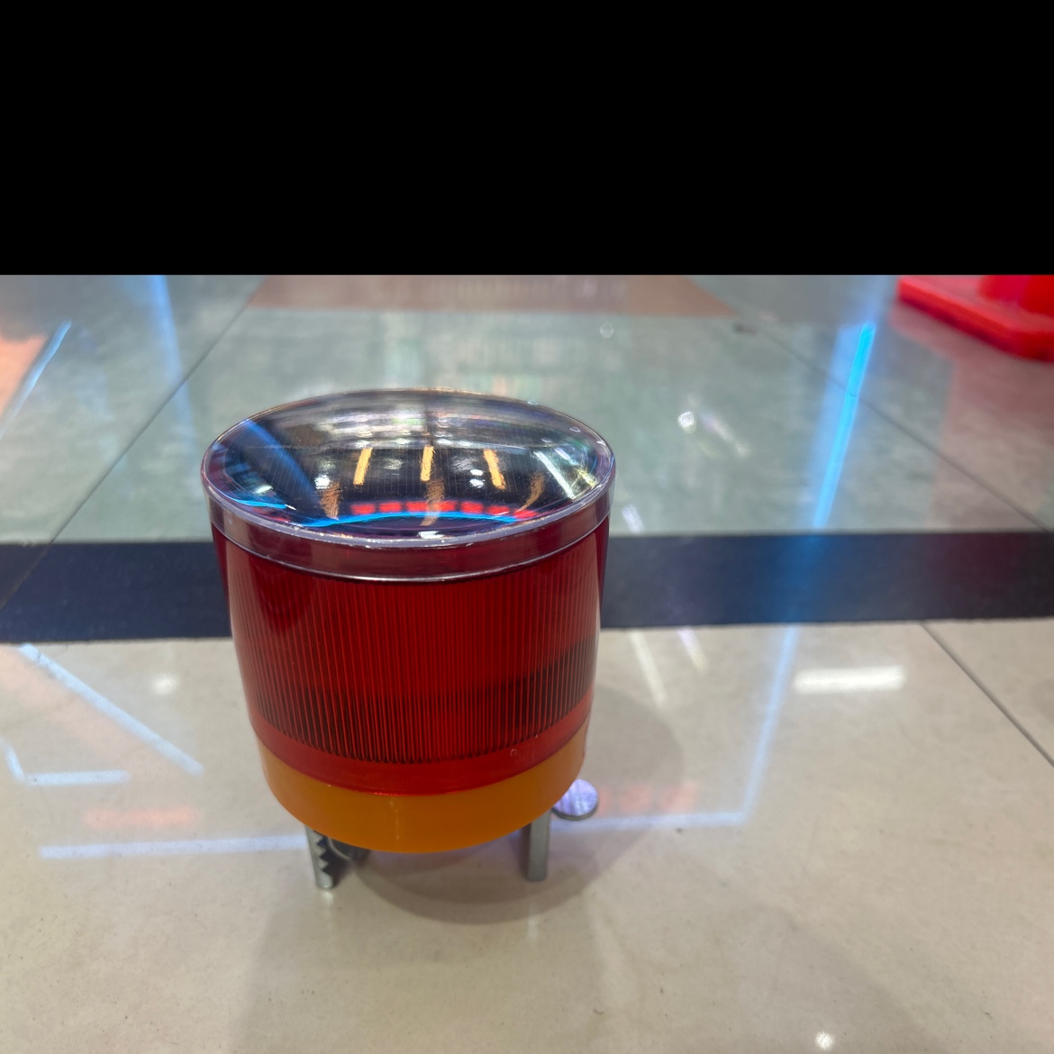Solar-powered traffic warning light 8102-02