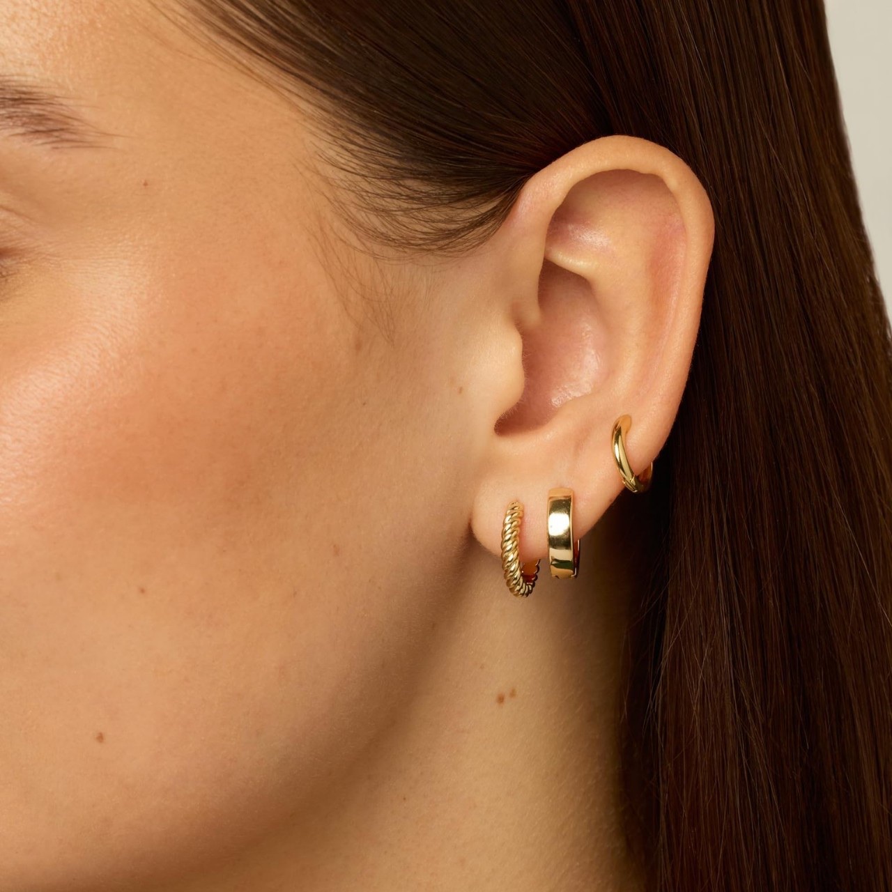 A high-end set of genuine gold, brass, electroplated, fashionable hip-hop, smooth circle women's earrings that are selling well across borders from Europe and America Specification image