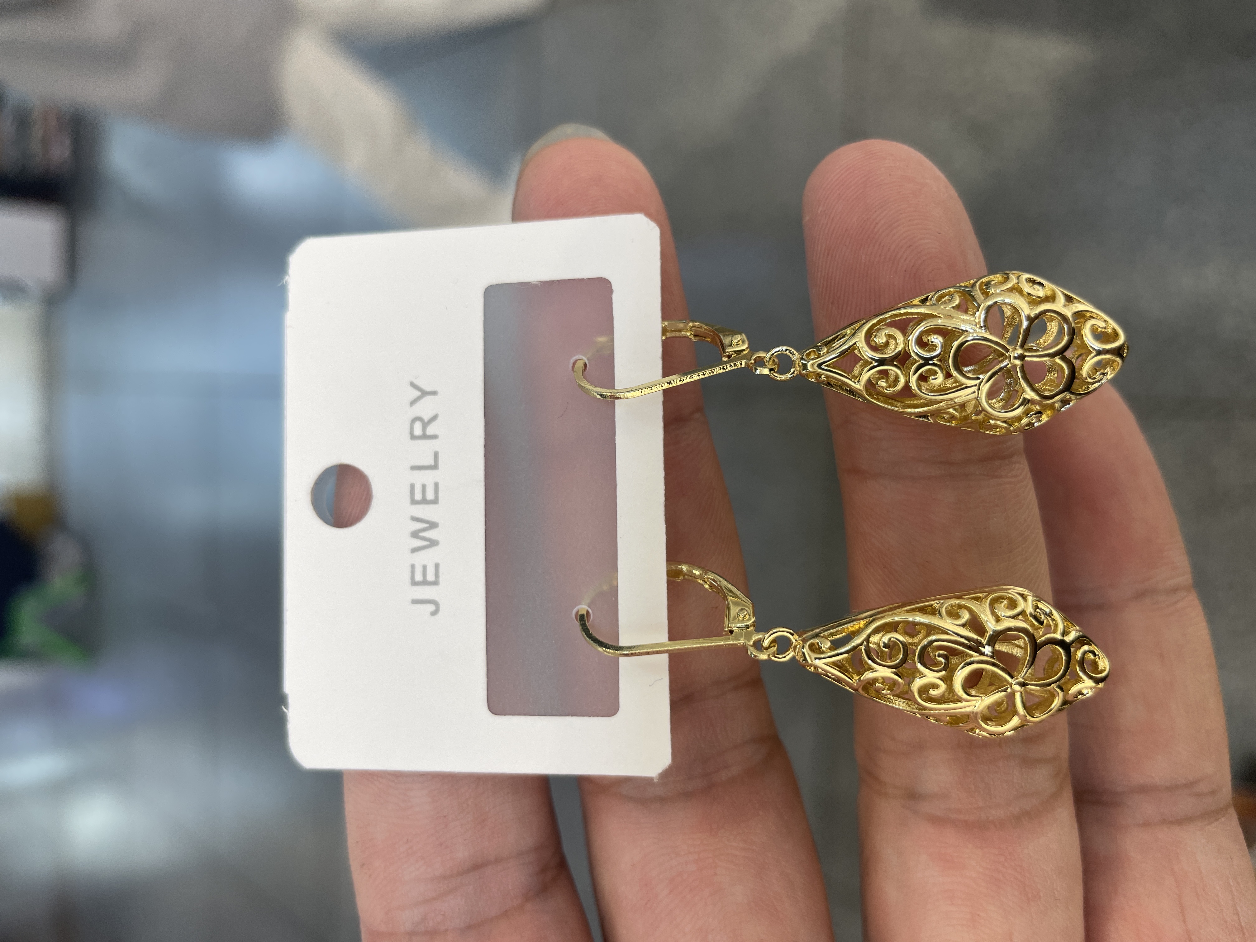 The popular cross-border creative design hollowed-out wraparound earrings from Europe and America are elegant and stylish earrings for women