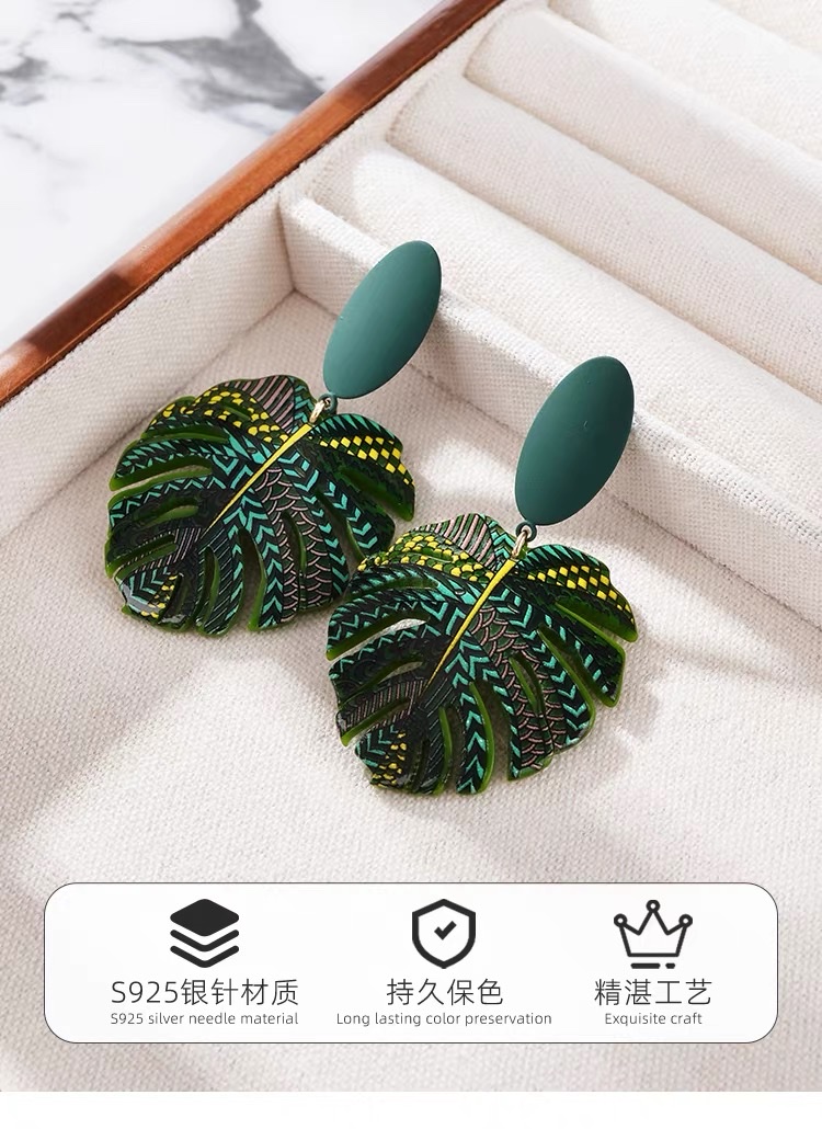Niche design green earrings, exaggerated, unique and high-end style earrings Item Picture