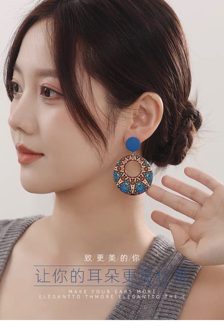 Niche design green palm leaf ear pendant earrings for women, exaggerated and unique, exuding a high-end and feminine charm detail image 6