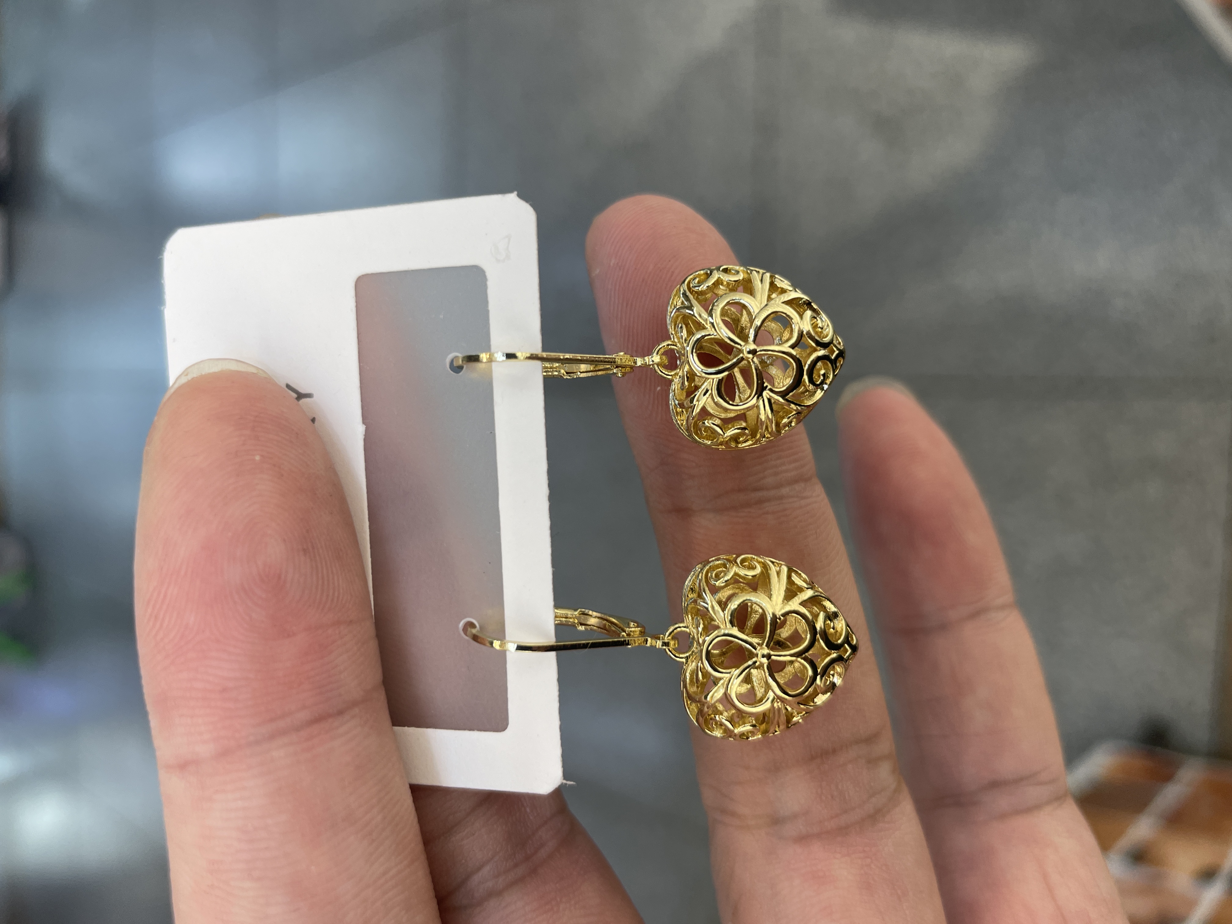 The popular cross-border creative design hollowed-out heart-shaped earrings from Europe and America are elegant and stylish earrings for women details Picture