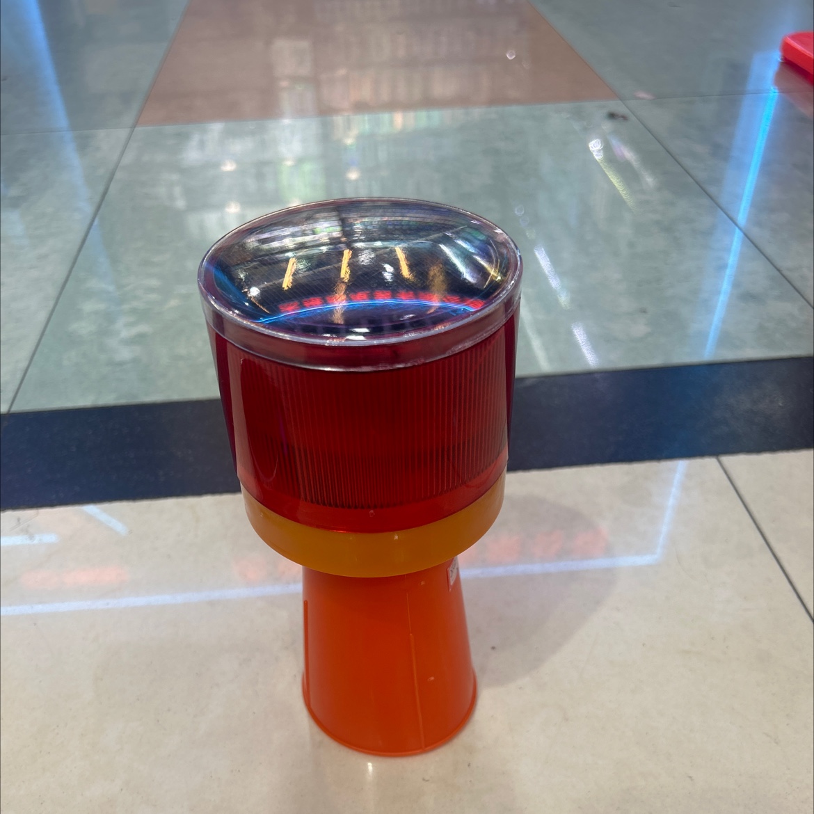 Solar-powered traffic warning light 8102-07