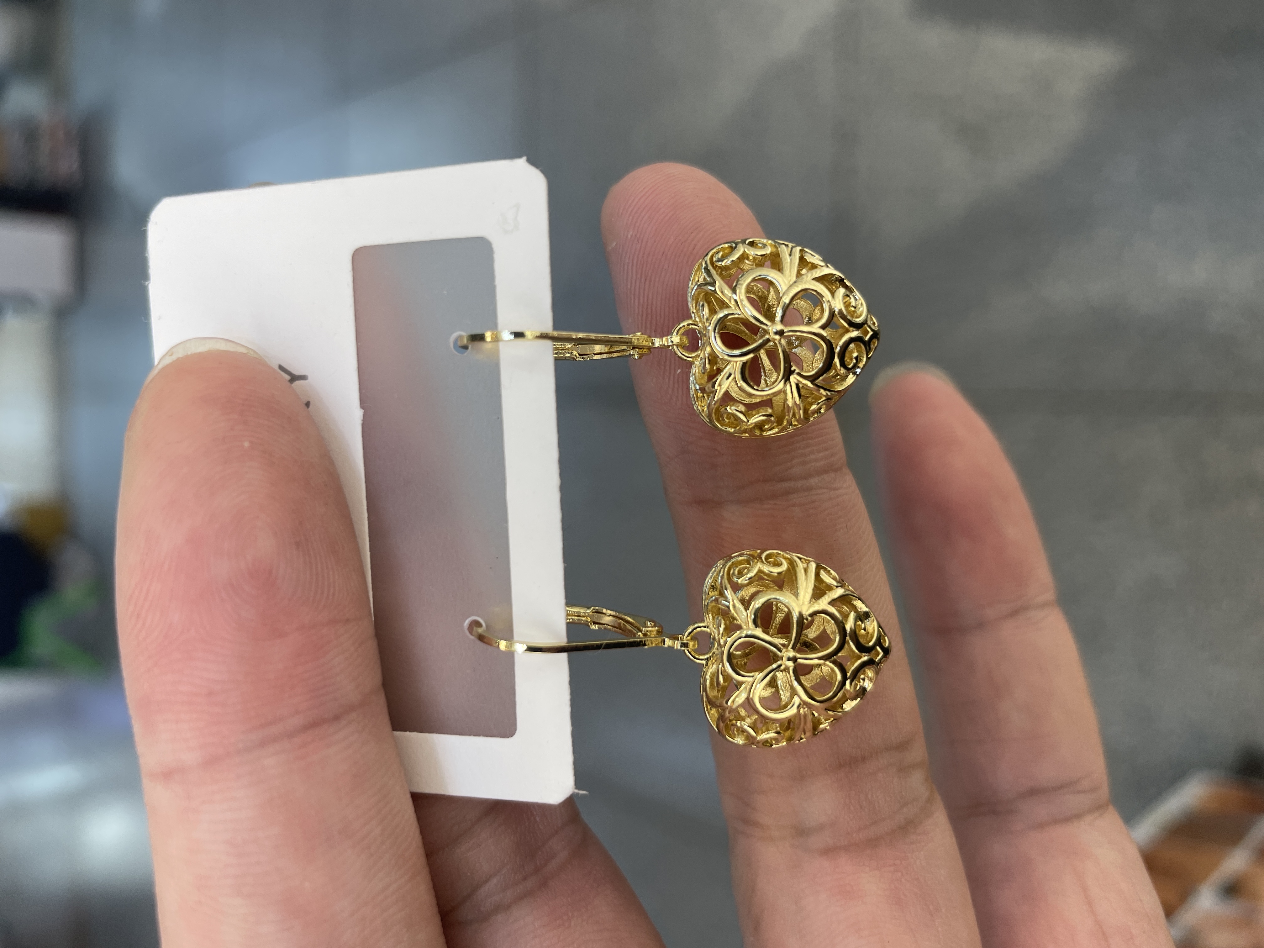 The popular cross-border creative design hollowed-out heart-shaped earrings from Europe and America are elegant and stylish earrings for women Specification image