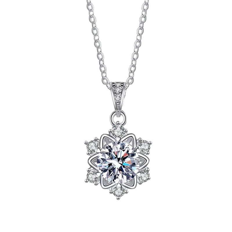 European and American electroplated silver shiny diamond-encrusted snowflake necklace accessory for women, light luxury style, high-end and niche Christmas collarbone chain Item Picture