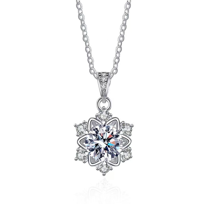European and American electroplated silver shiny diamond-encrusted snowflake necklace accessory for women, light luxury style, high-end and niche Christmas collarbone chain details Picture