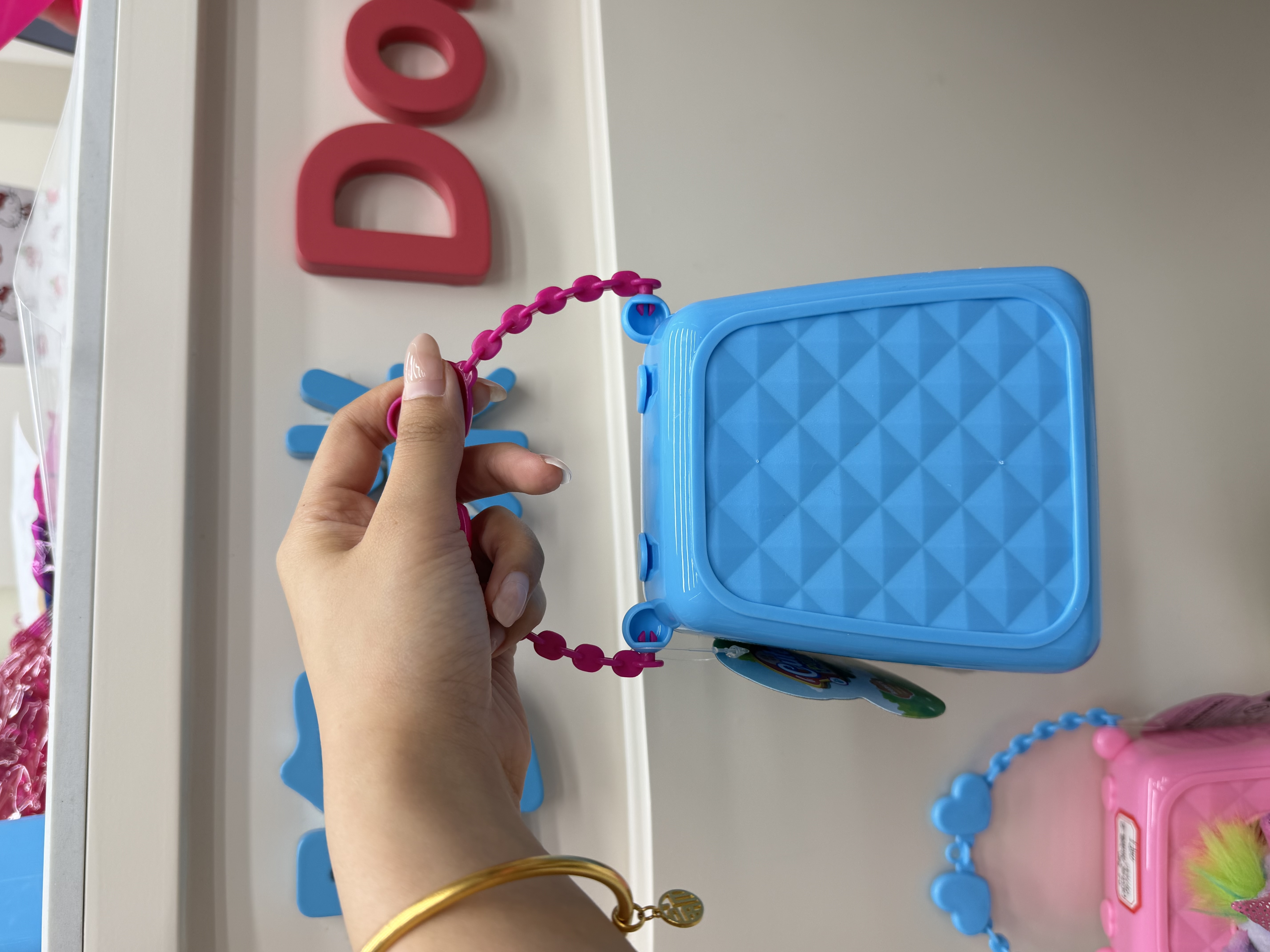 This multi-style cute pet hand-held pet set is specially designed for children over 3 years old. It comes with 4 play accessories in one set, making it easy to start the pet house game ✨ Application Scenario