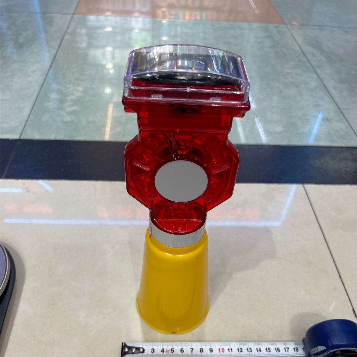 Traffic warning light M12 with solar panel detail image 3