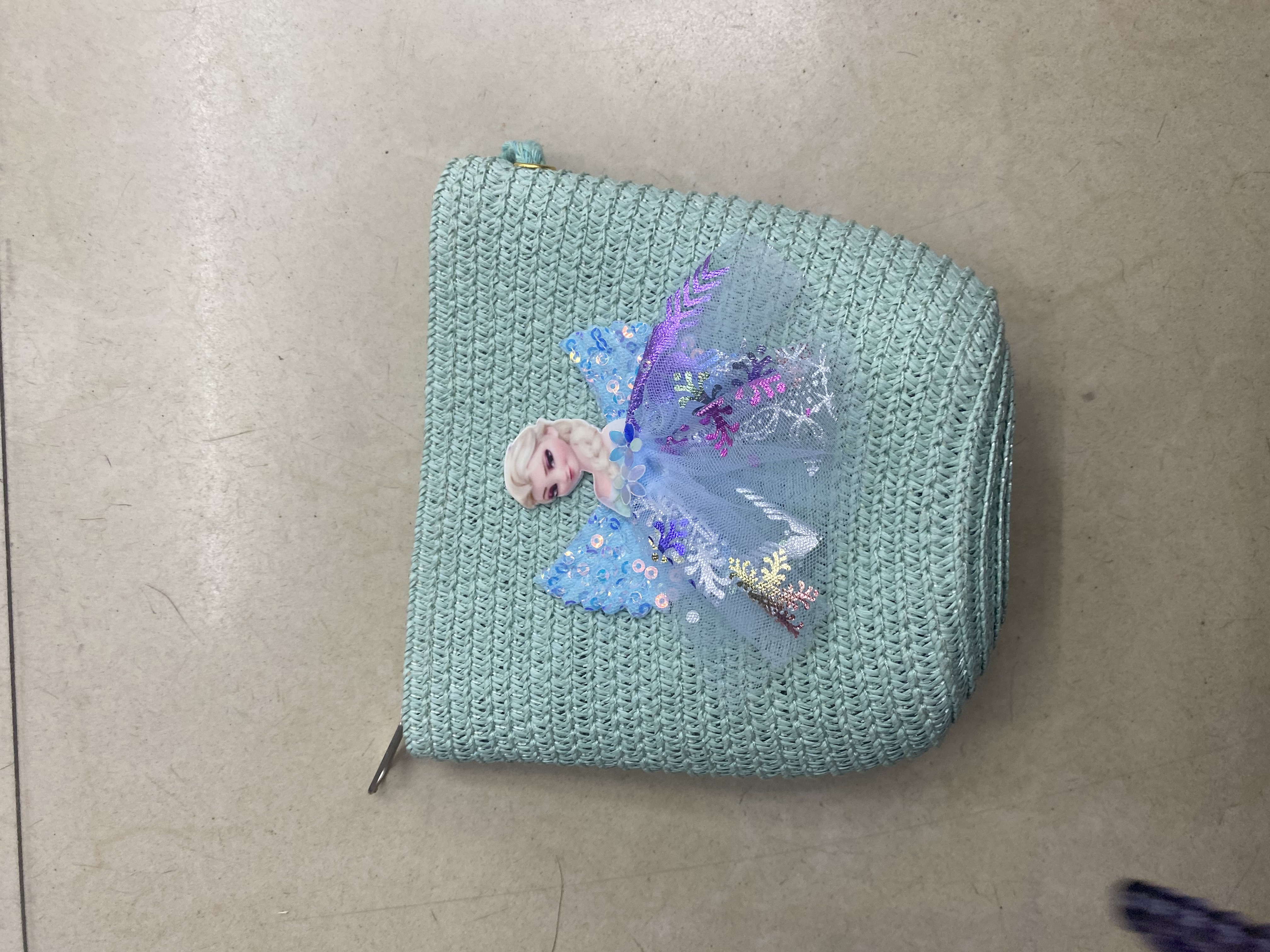 Children's crossbody bag for travel, a must-have for trips, fashionable and elegant, new and trendy, with a large interior space and a foldable shopping bag detail image 2