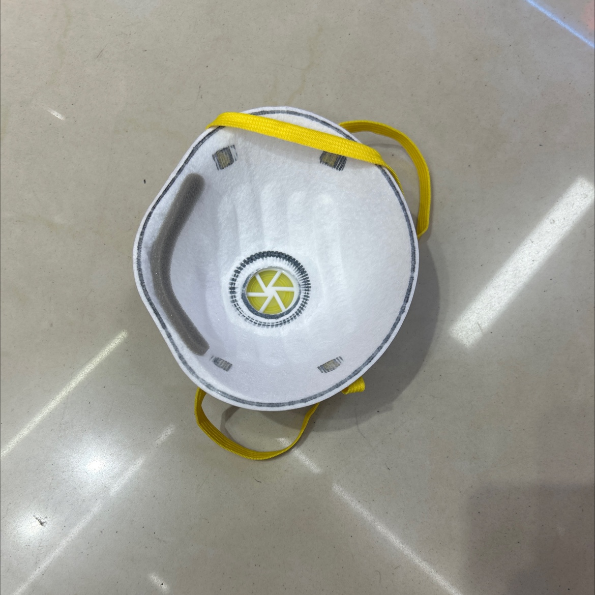 قناع KN95، رمادي 2019. detail image 2
