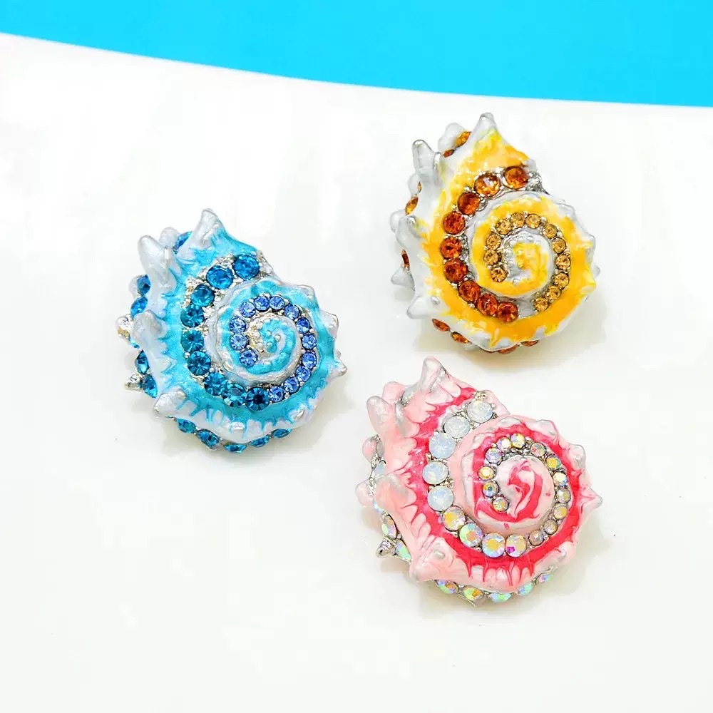 A variety of Marine life conch shell brooches, fashionable enamel pins, starfish shell clothing accessories in stock for wholesale detail image 2