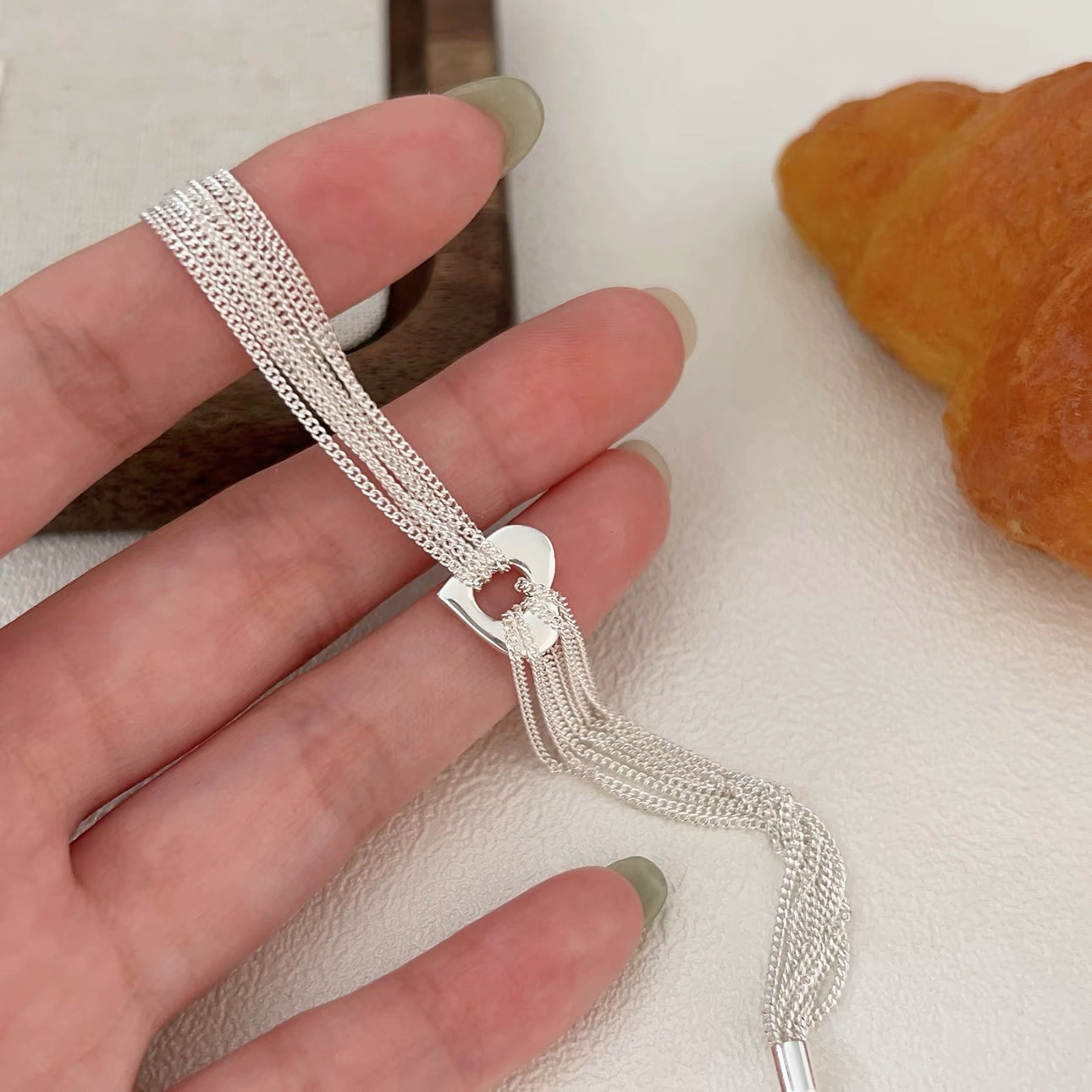 S925 Silver multi-layer heart-shaped bracelet for women, a new summer collection from Dongdaemun, South Korea, featuring a niche design and a cool style Application Scenario