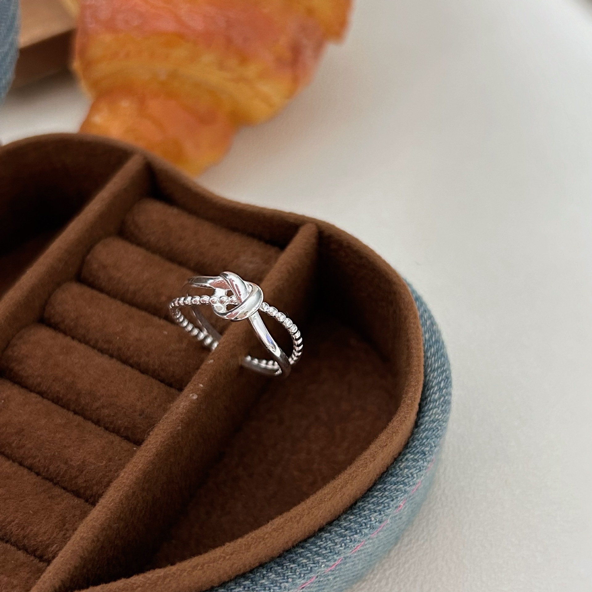 S925 sterling silver cross-knotted ring, a bestseller on Xiaohongshu, is a simple and versatile InS-style open ring Application Scenario