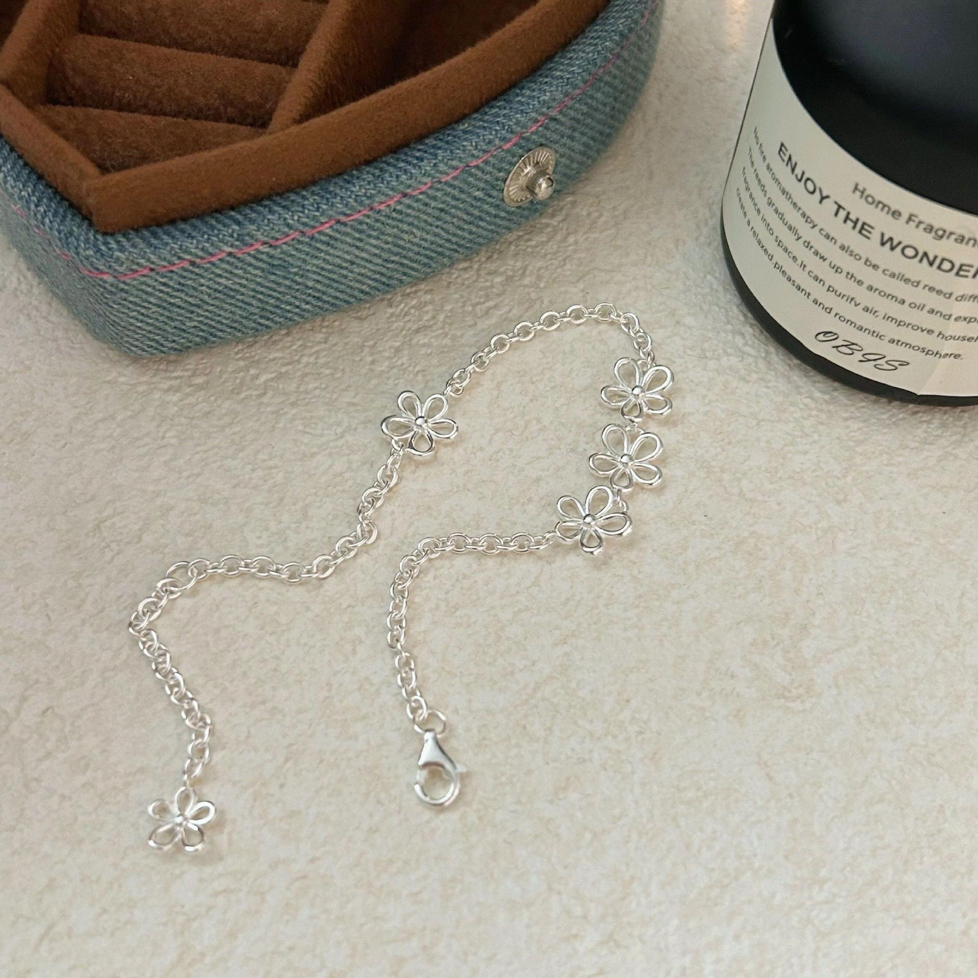 Korean version S925 pure silver hollowed-out flower bracelet for girls, simple, fashionable and sweet best friend bracelet necklace three-piece set detail image 4