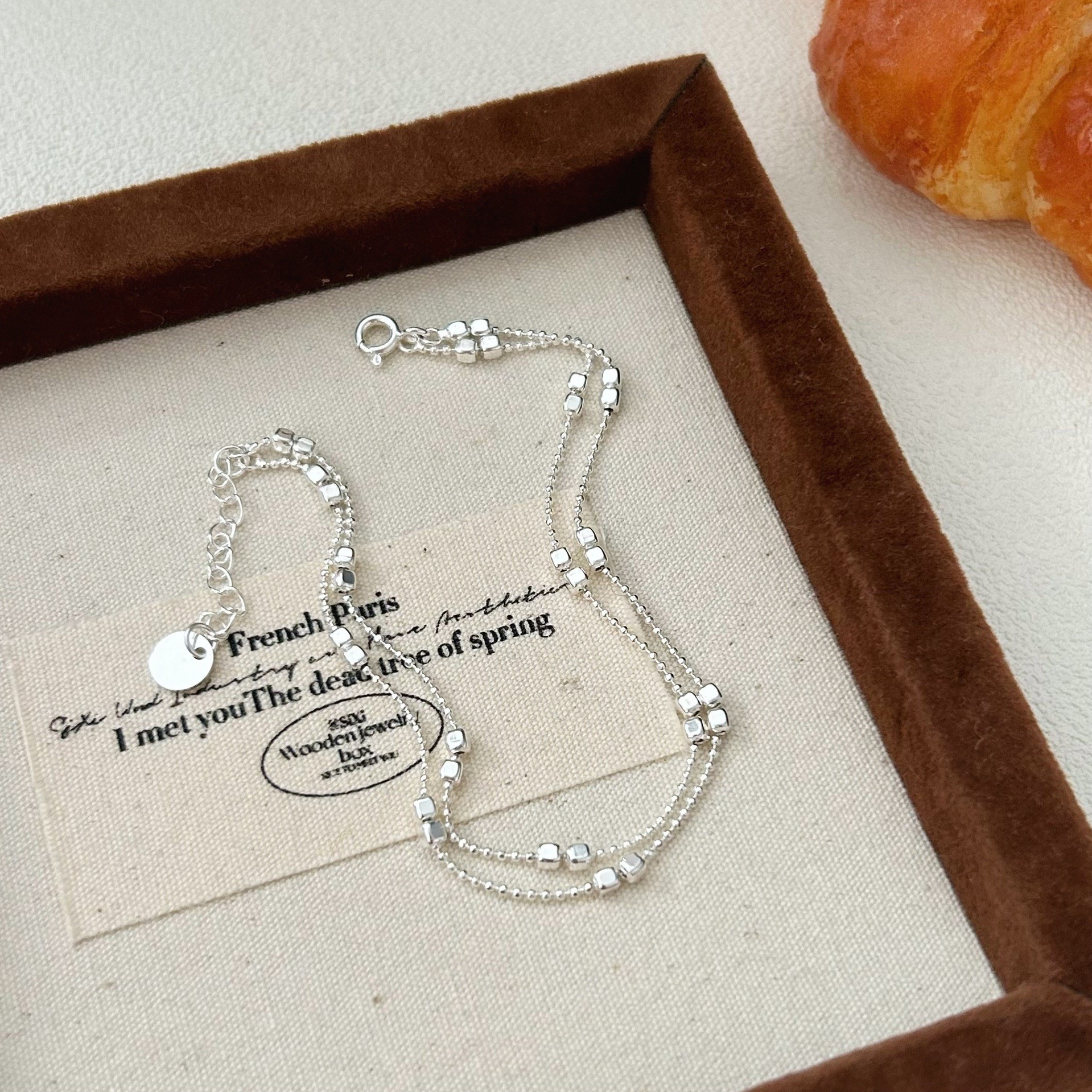Korean version S925 pure silver minimalist geometric square bracelet for women, a niche, light luxury, fresh and exquisite jewelry Application Scenario