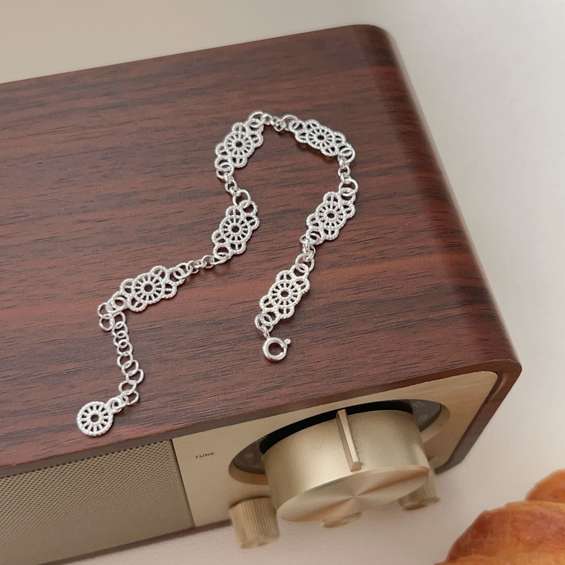 The S925 sterling silver geometric hollowed-out lace bracelet is a rare, light luxury, sweet and elegant accessory for women, with a high-end feel and versatility details Picture