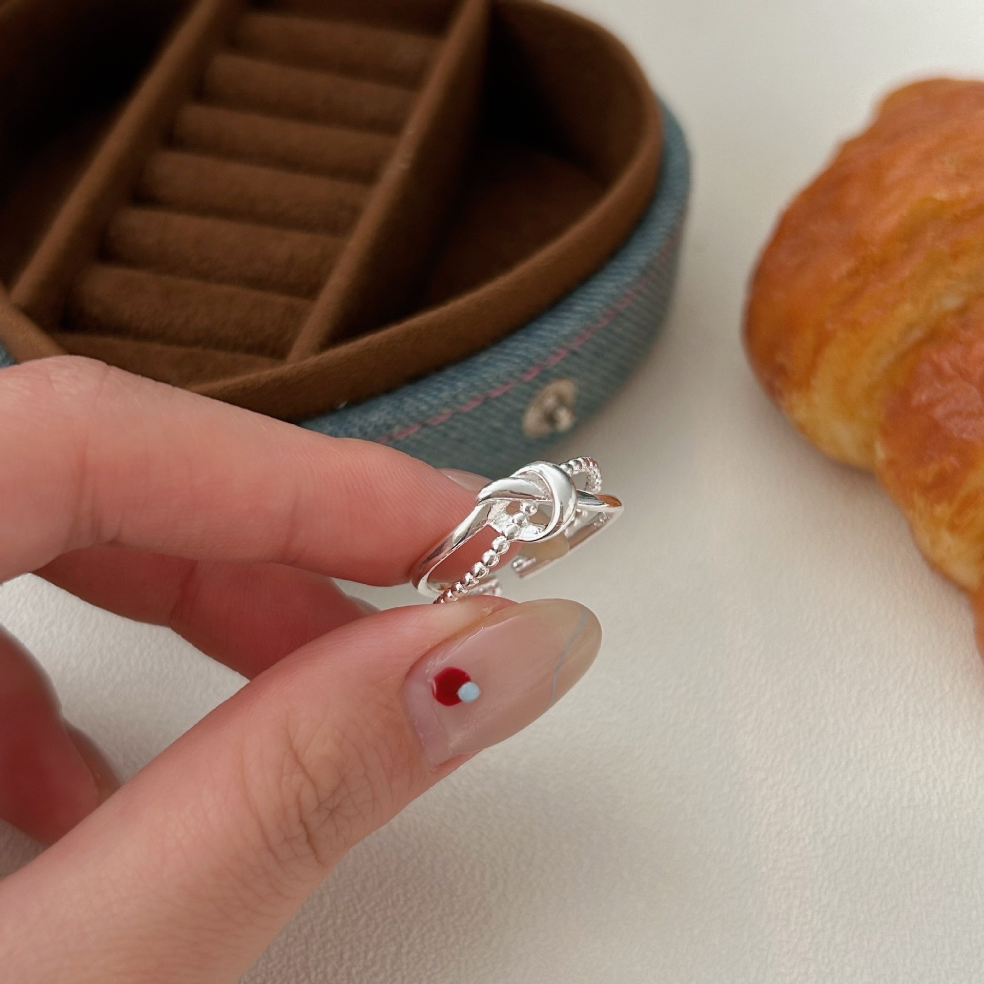 S925 sterling silver cross-knotted ring, a bestseller on Xiaohongshu, is a simple and versatile InS-style open ring Specification image
