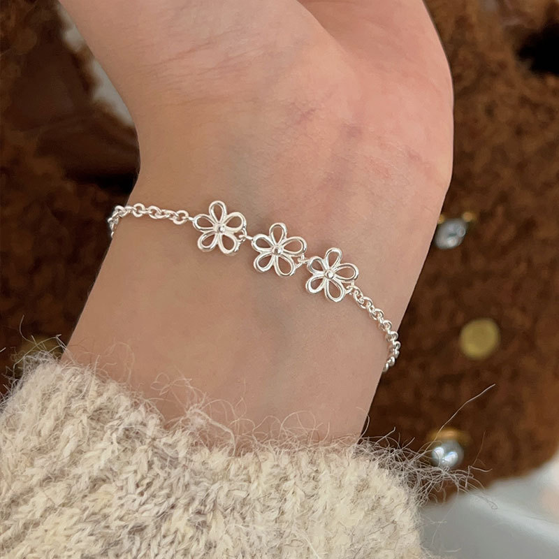 Korean version S925 pure silver hollowed-out flower bracelet for girls, simple, fashionable and sweet best friend bracelet necklace three-piece set
