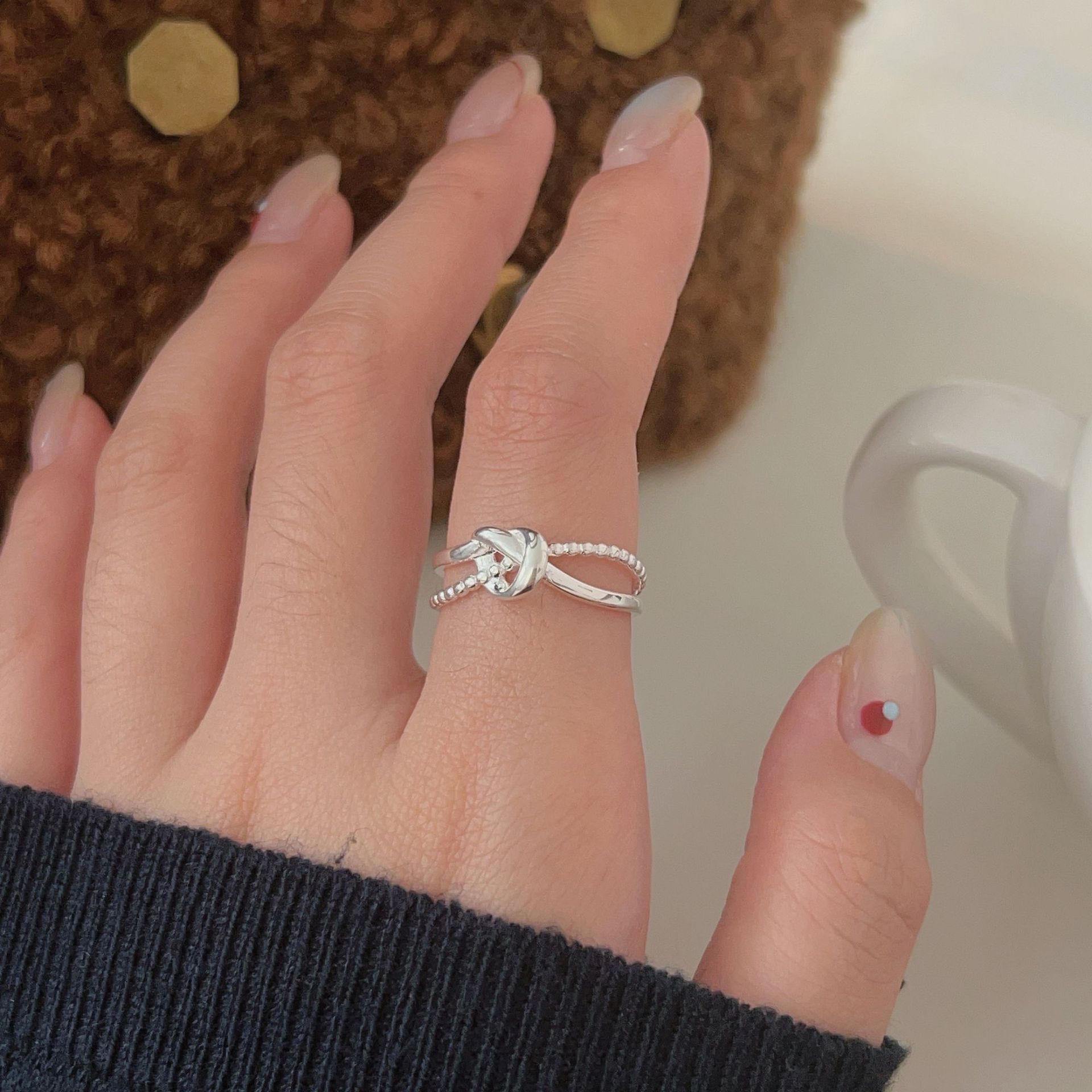 S925 sterling silver cross-knotted ring, a bestseller on Xiaohongshu, is a simple and versatile InS-style open ring