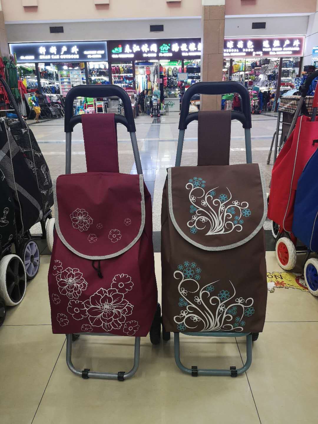 Red floral pattern, brown scroll pattern baby stroller, folding shopping baby stroller