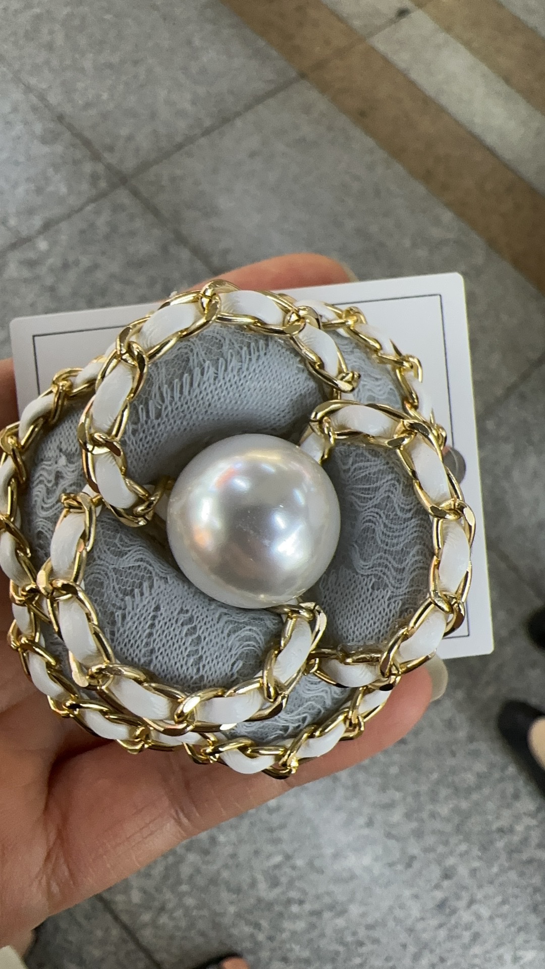 蓝灰色花朵造型饰品 中心镶嵌多颗水晶详情图1