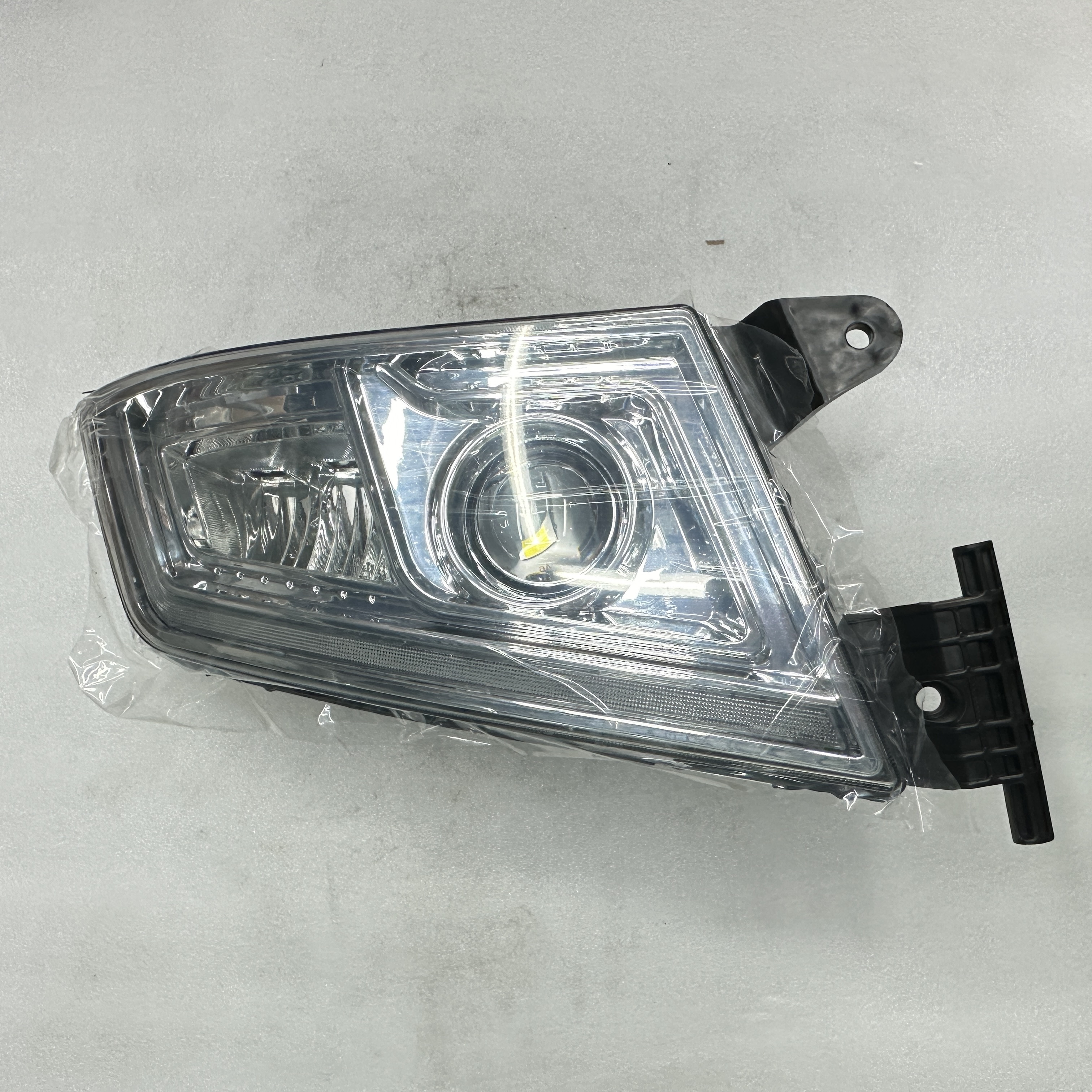 重汽配件适用于HOWO豪沃SOTRAK卡车前照灯大灯 812W2501产品图