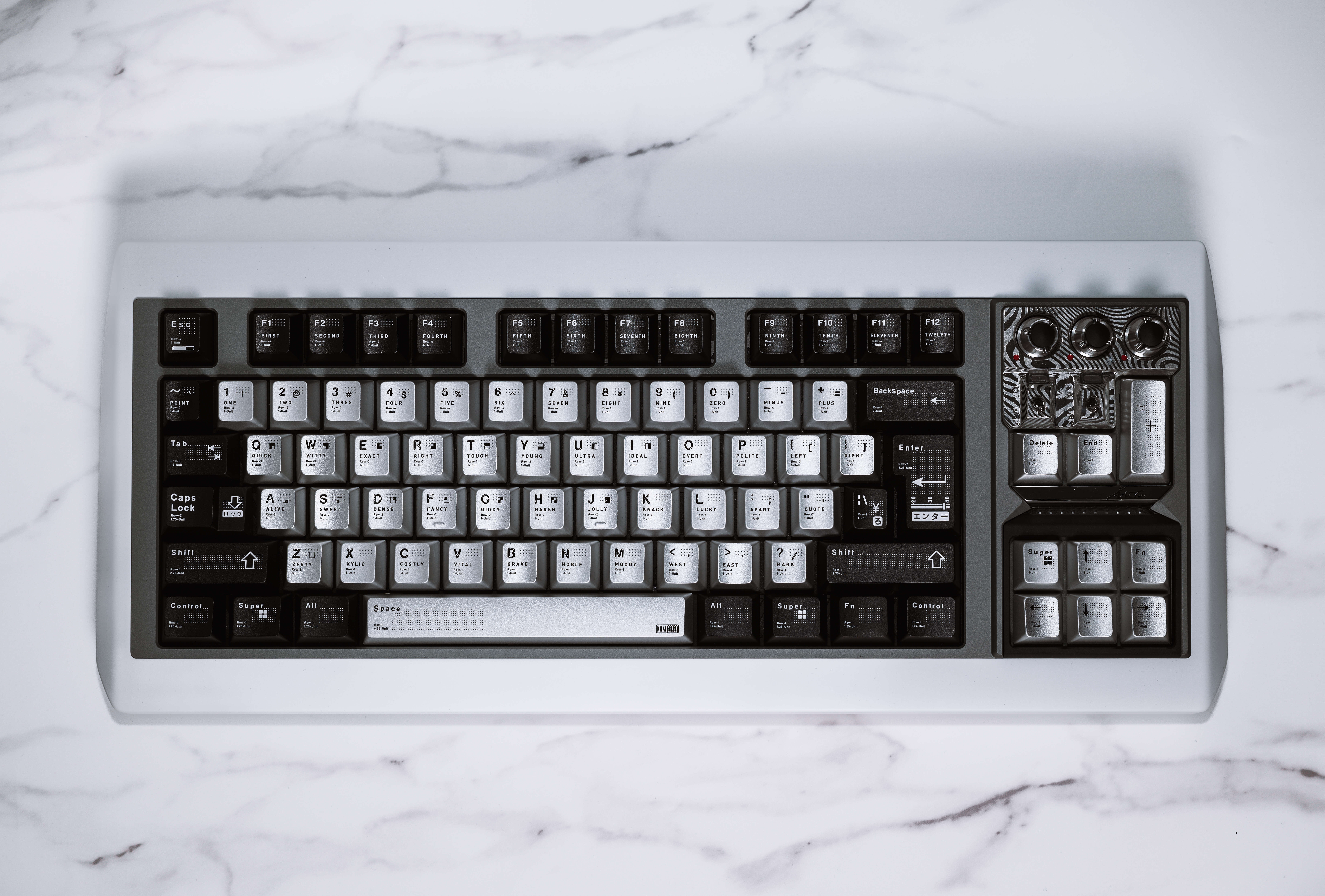 لوحة مفاتيح ميكانيكية 32432 محفورة بالحرارة على مفتاح RGB في قبعات لوحة مفاتيح من الألومنيوم الزجري، باللونين الأبيض والأسود pic 2