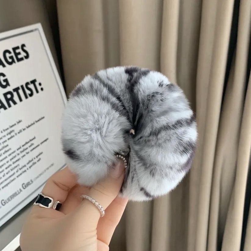 ins Autumn and winter real rex rabbit fur rings, cute fluffy hair strings, girl headwear, pig intestine hair accessories for adults and children Application Scenario