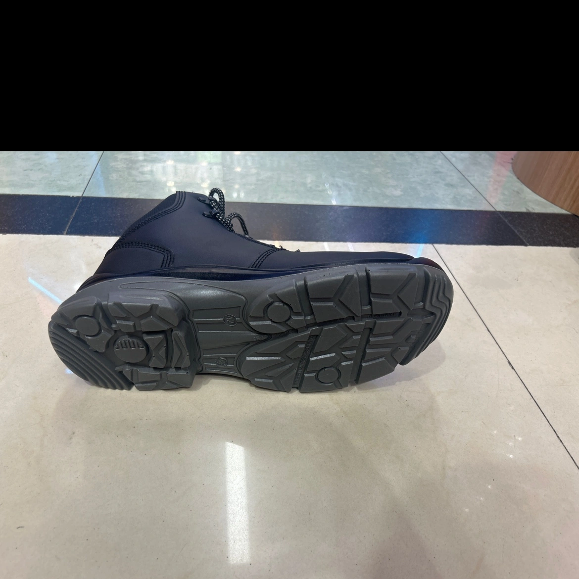 Anti-crush and anti-puncture work safety shoes detail image 3