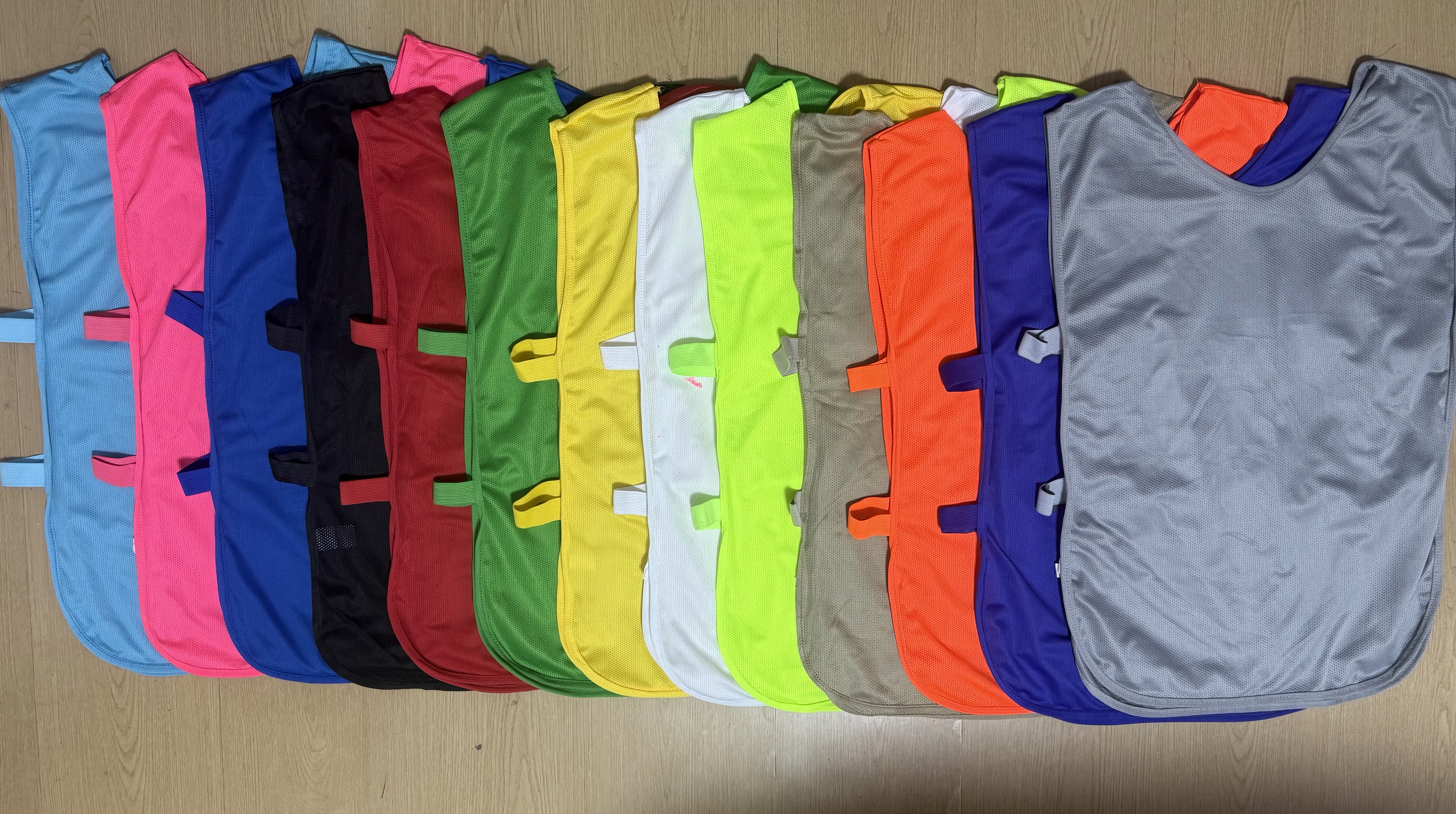 Wholesale of cross-border mesh breathable basketball training vests, competitive suits, outdoor expansion vests, number team uniforms detail image 3